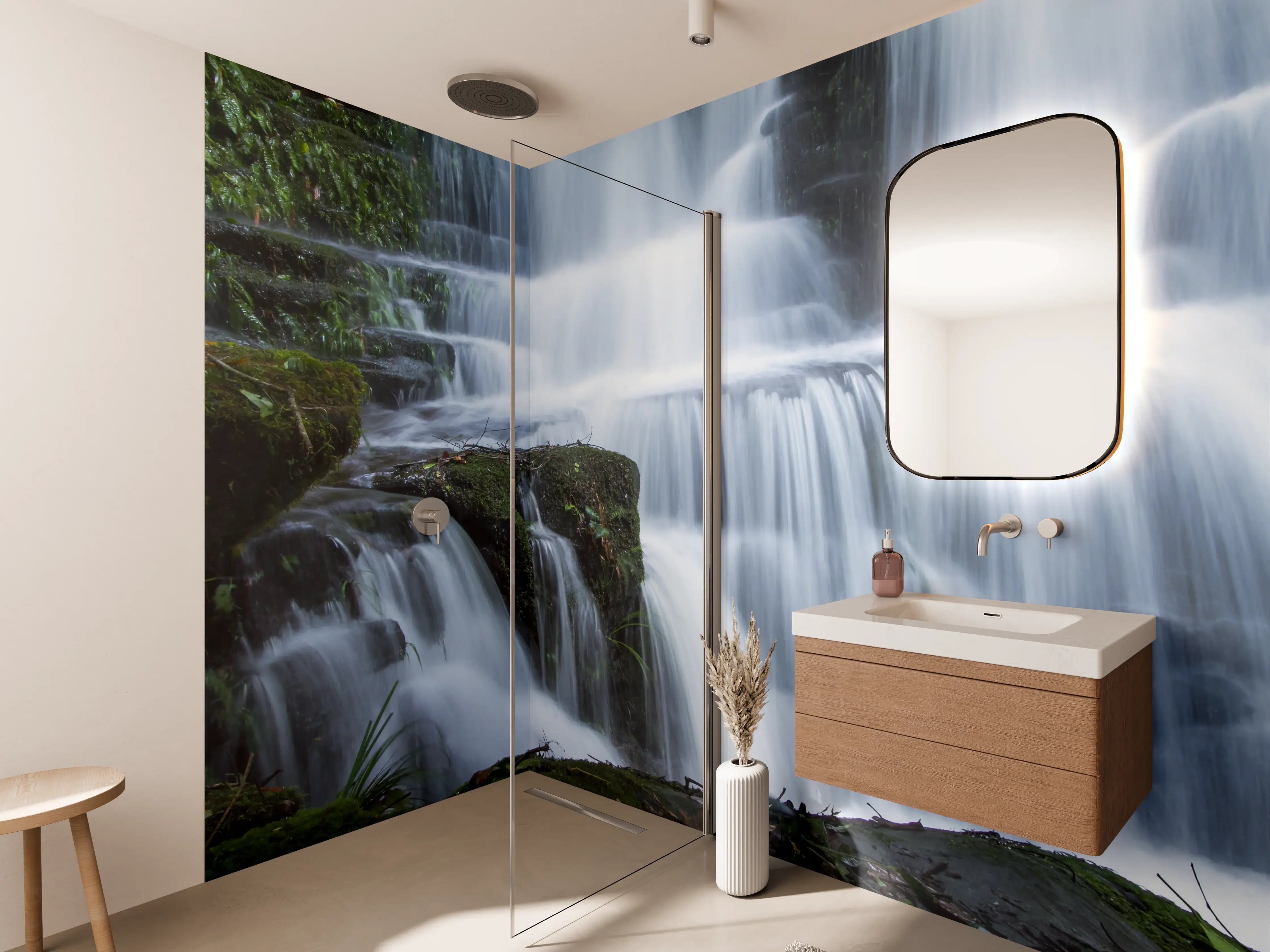 Wandverkleidung Bad - Wasserfall im Wald mit Felsen