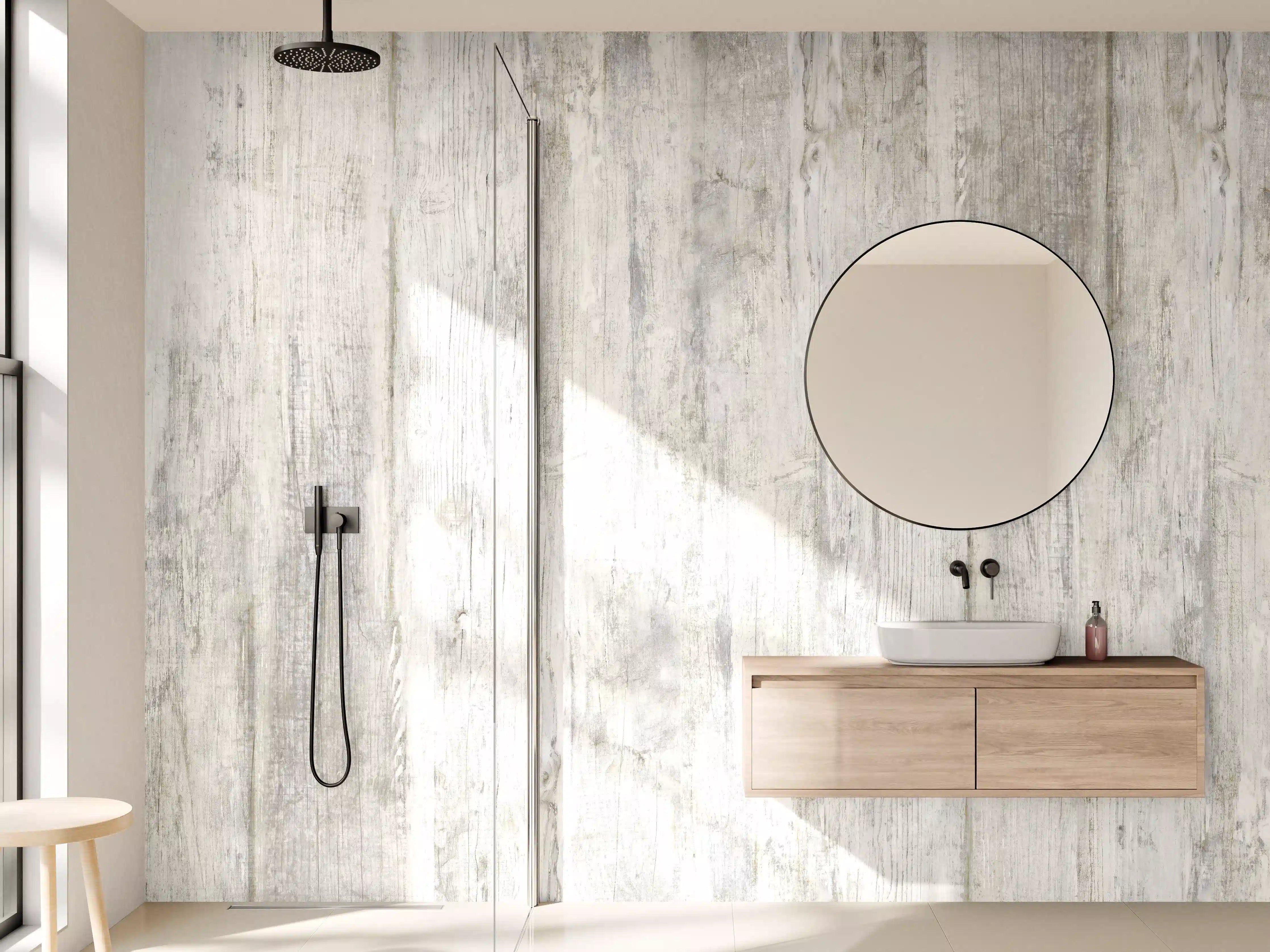 Wandverkleidung Bad - Weiße Holzoptik mit Vintage-Charme