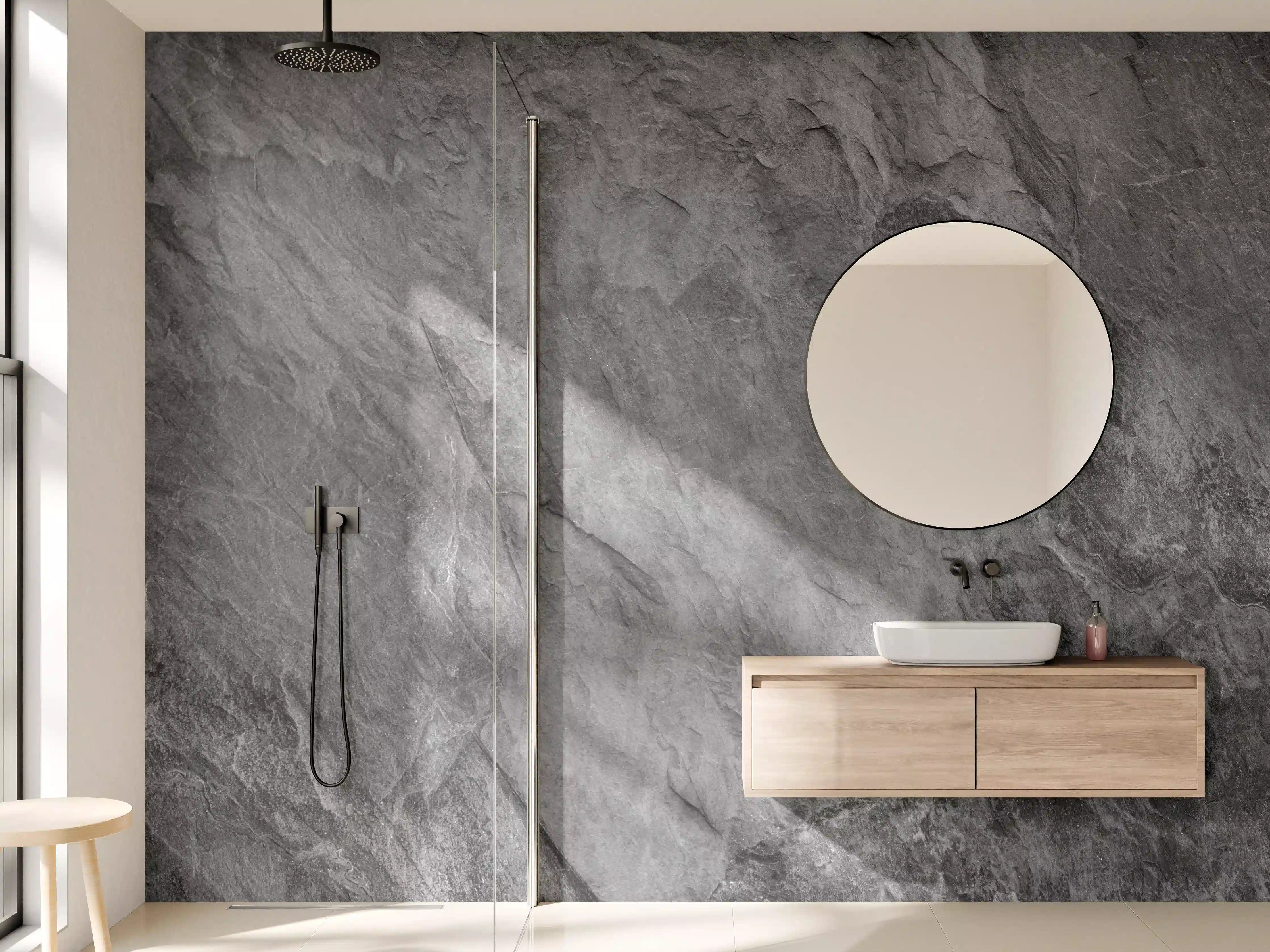 Wandverkleidung Bad - Weißer Graustein mit feiner Textur