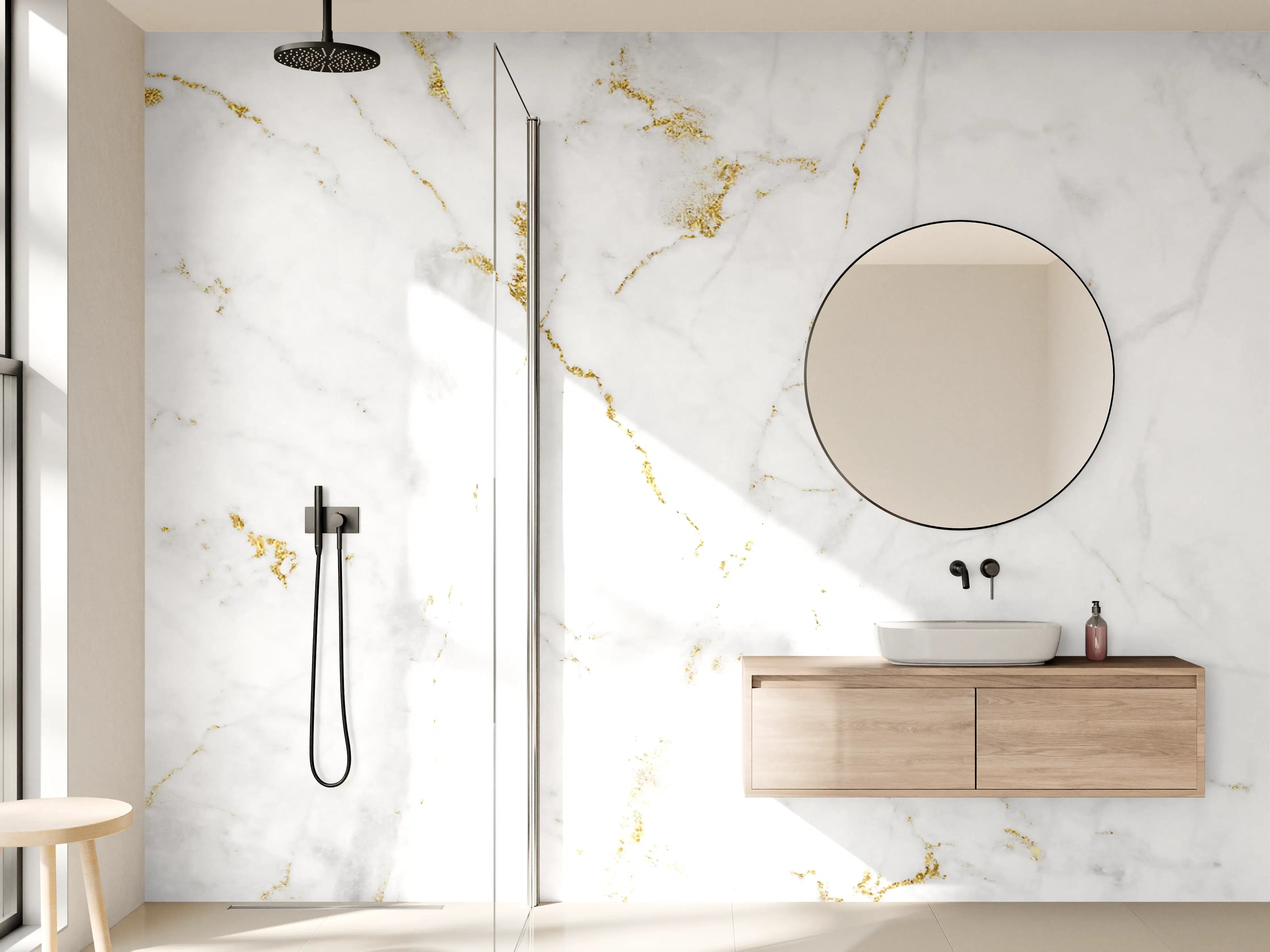 Wandverkleidung Bad - Weißer Marmor mit goldenen Adern