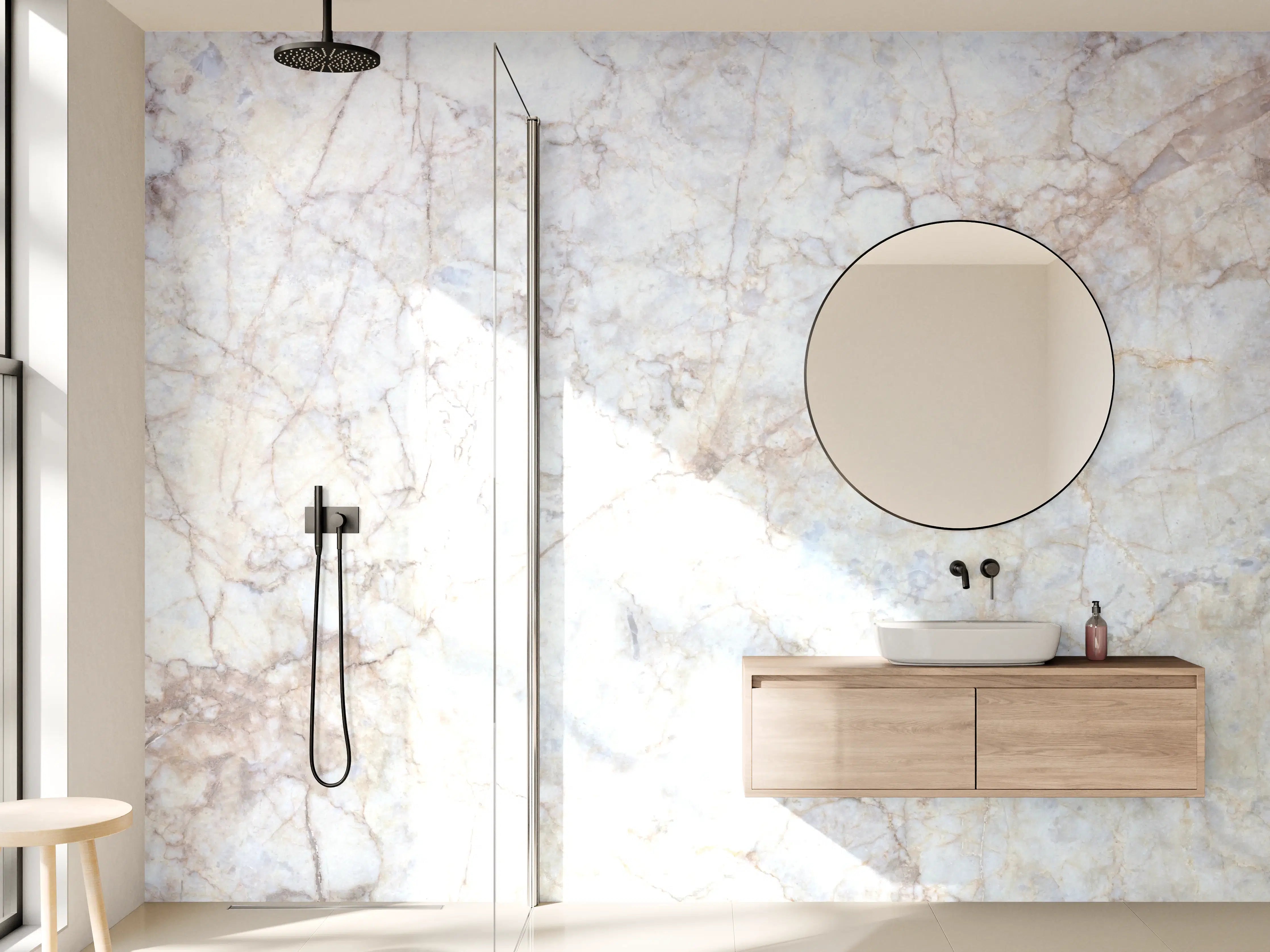 Wandverkleidung Bad - Weißer Marmor mit goldenen und beigen Adern