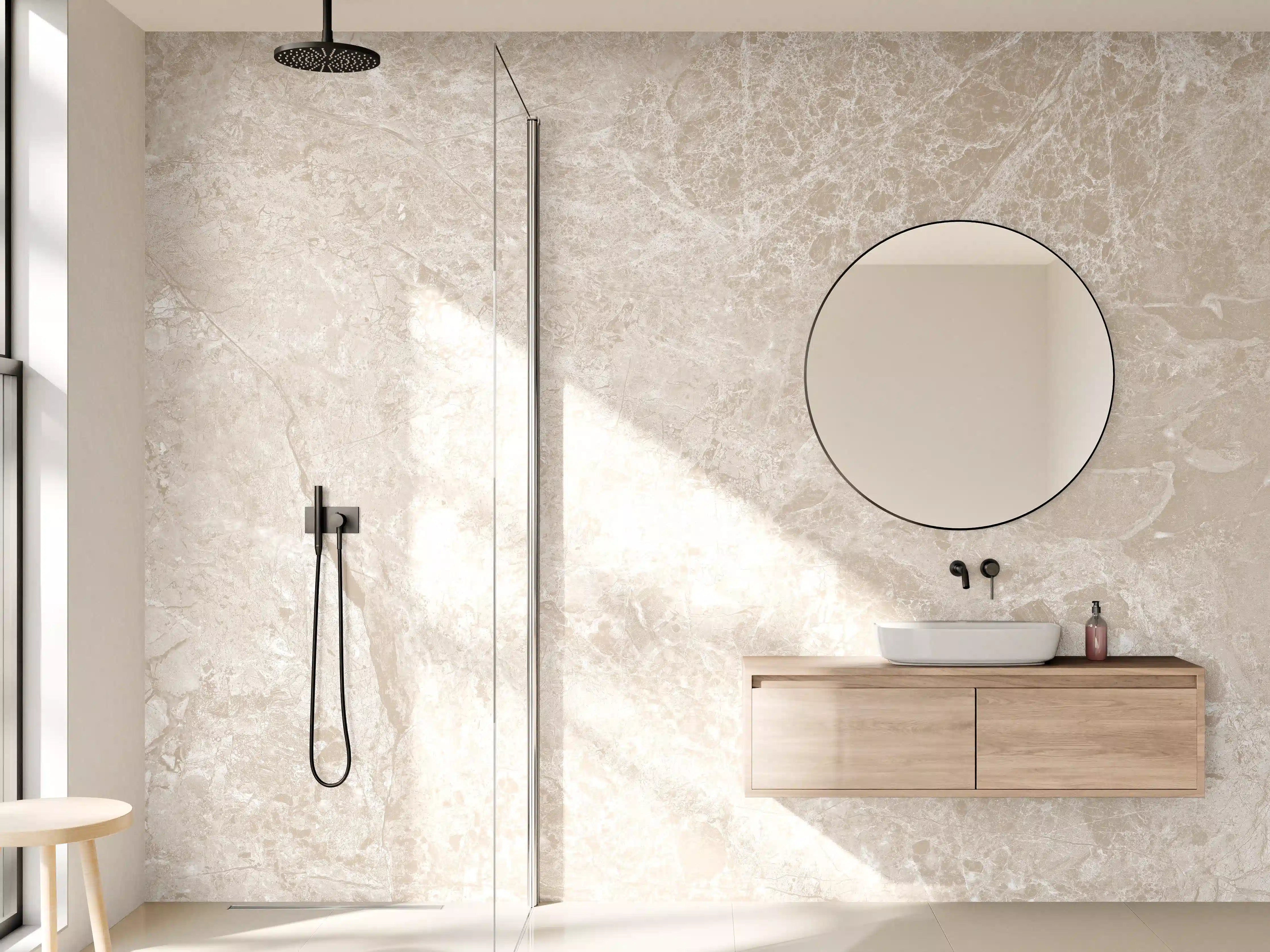 Wandverkleidung Bad - beiger Naturmarmor 