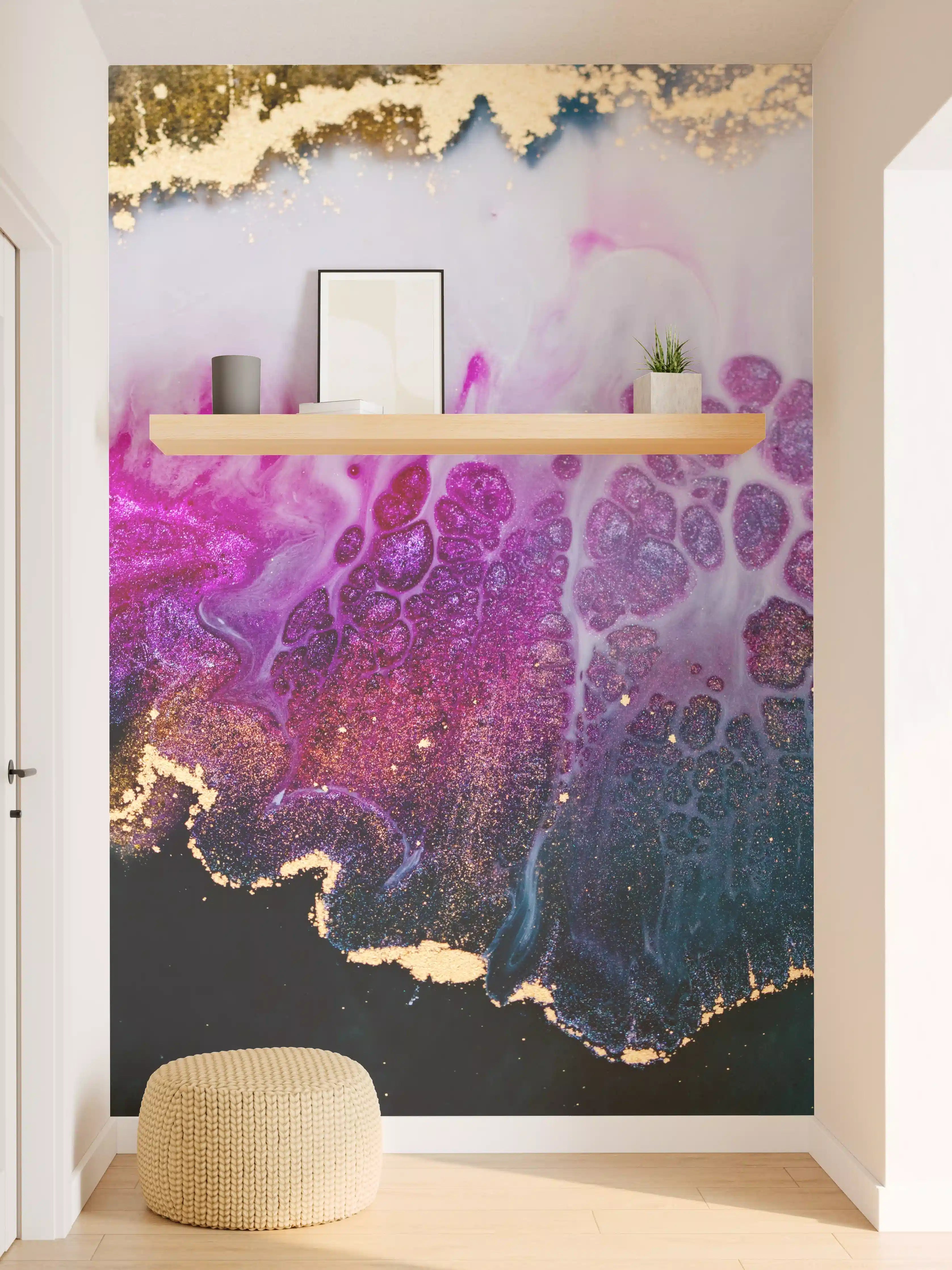 Wandverkleidung Flur - Abstrakte Farbexplosion in Violett und Gold