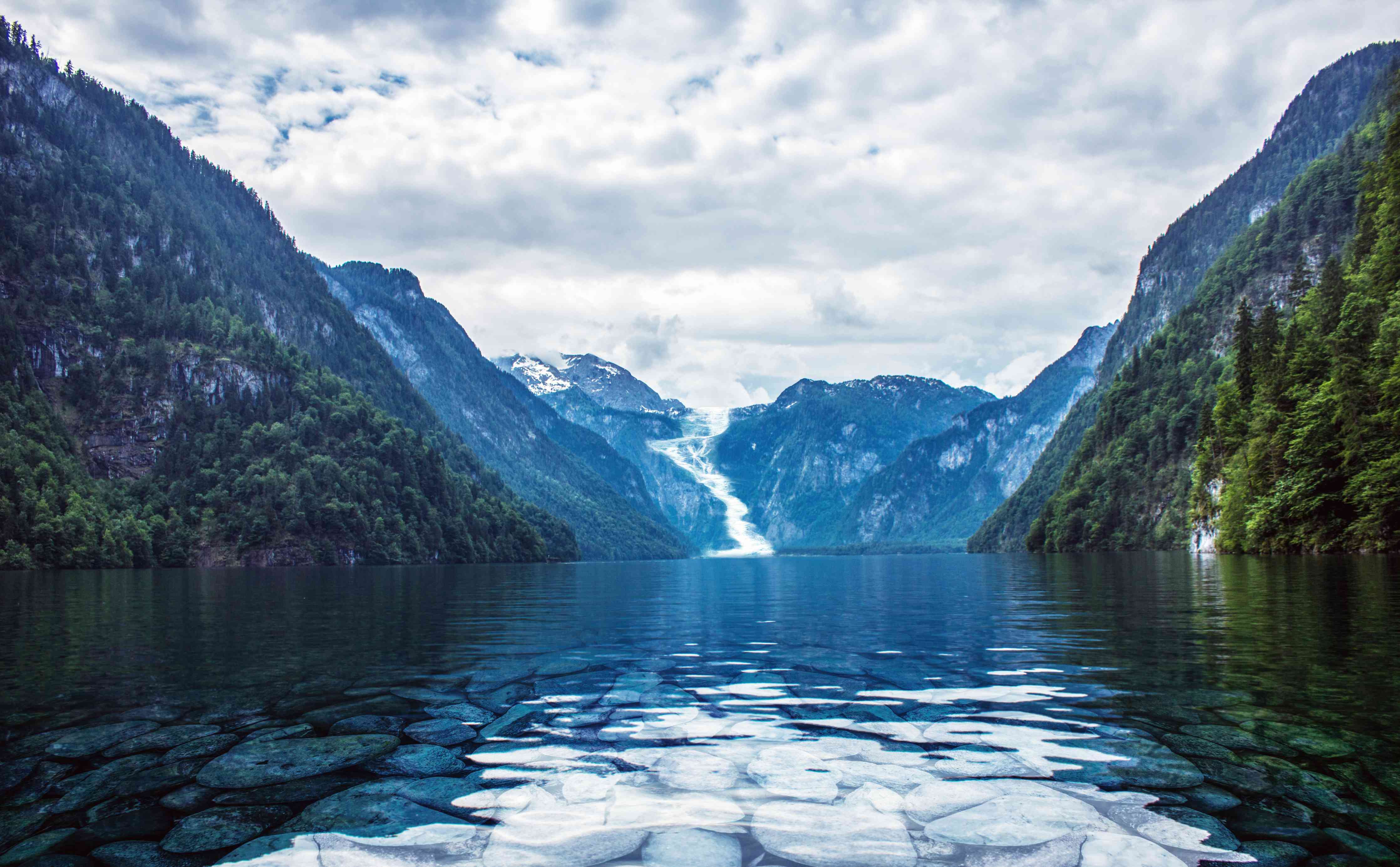 Wandverkleidung Flur-Atemberaubender Fjord mit Wasserfall