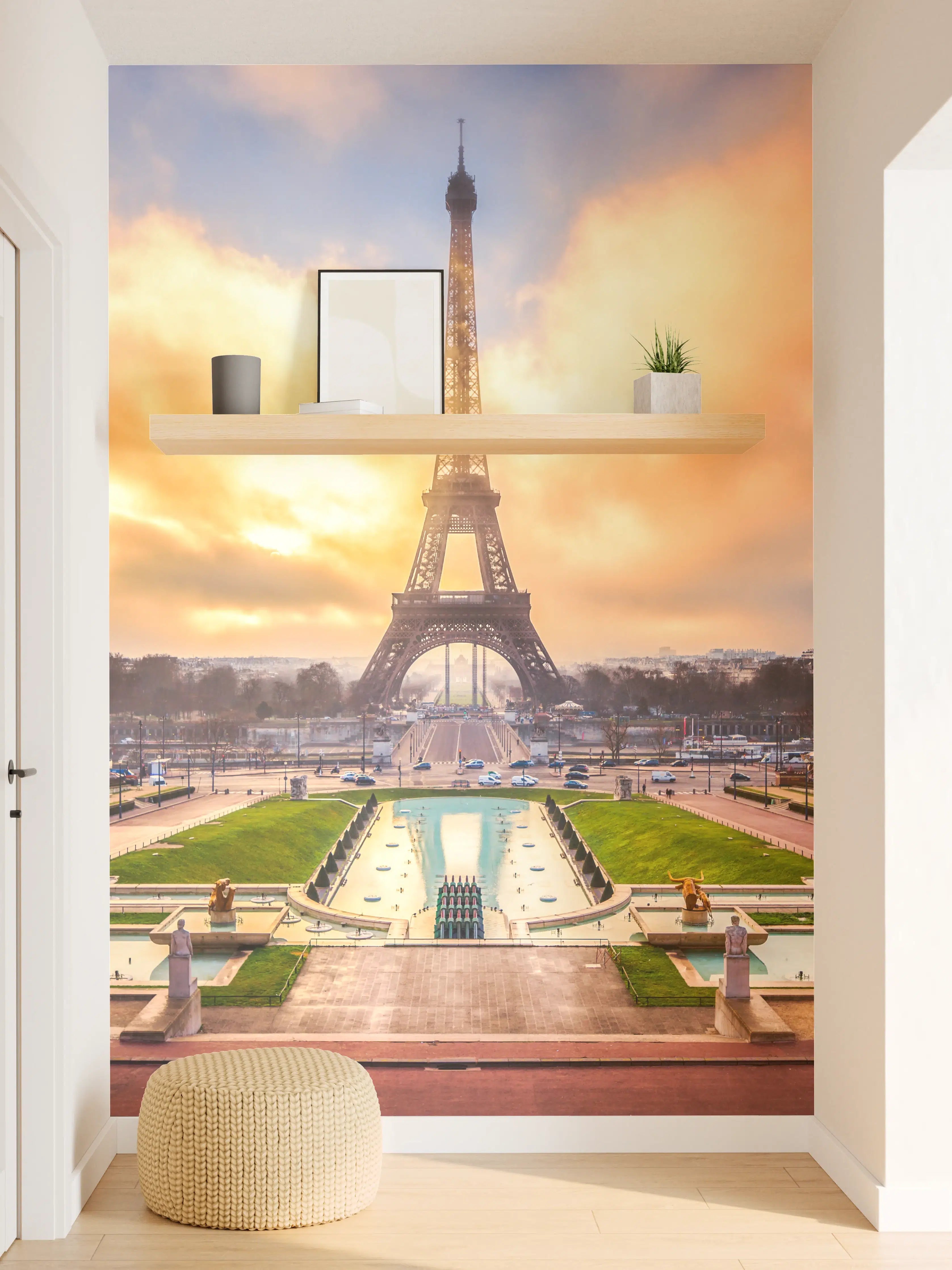 Wandverkleidung Flur - Beeindruckendes Foto des Eiffelturms bei Sonnenuntergang mit dramatischem Himmel