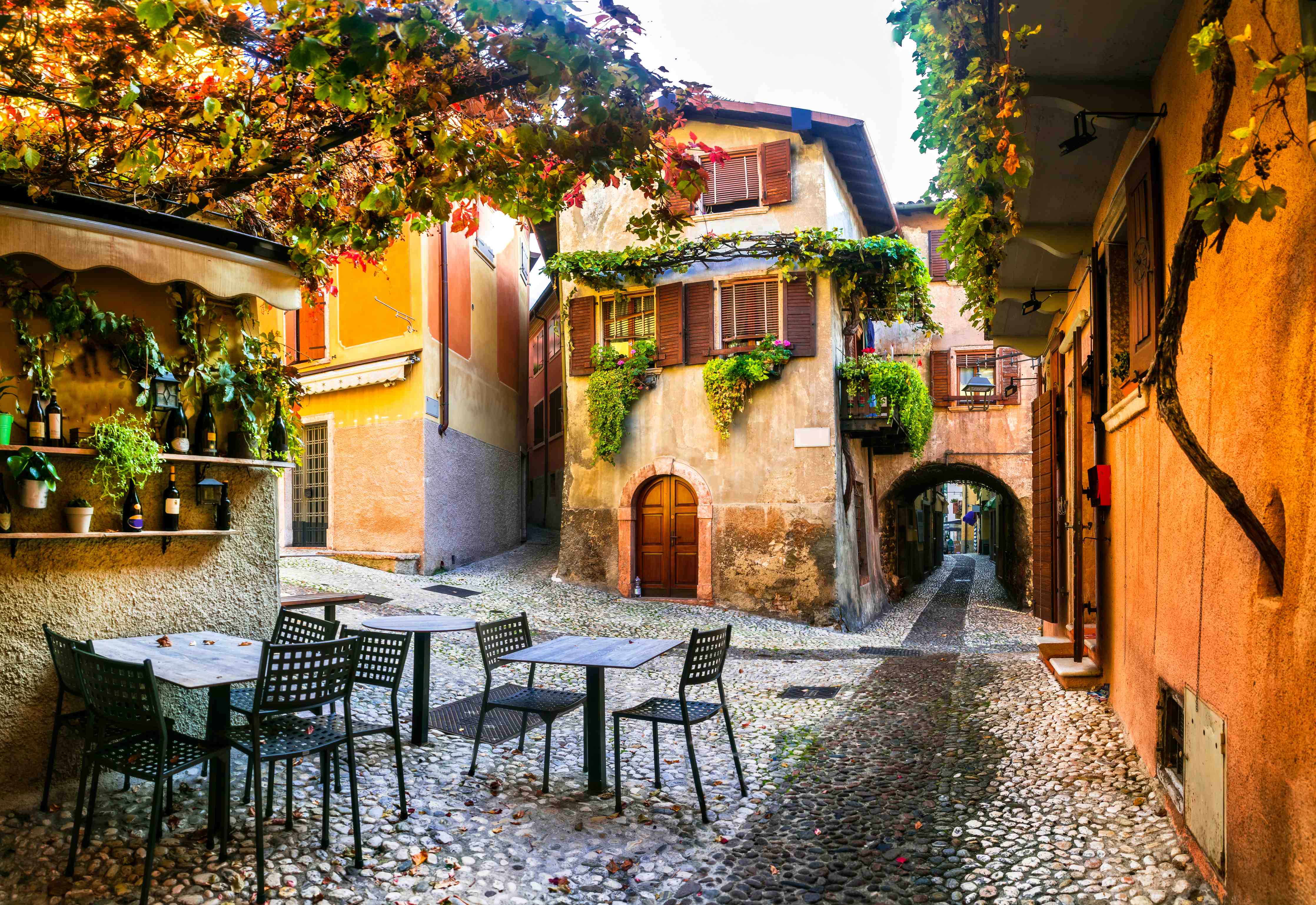 Wandverkleidung Flur-Bezaubernde alte Gasse in Malcesine