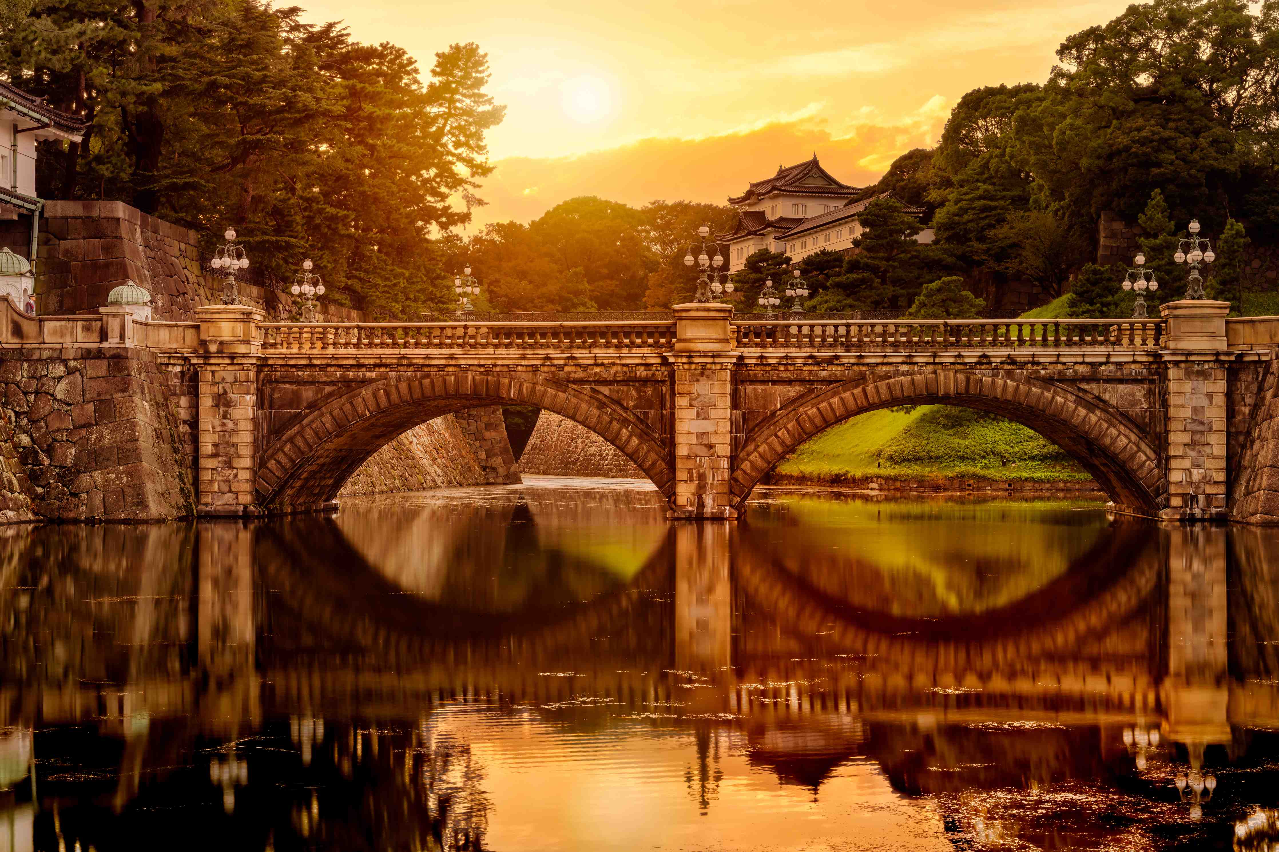 Wandverkleidung Flur-Blick auf die Nijubashi-Brücke in Tokio