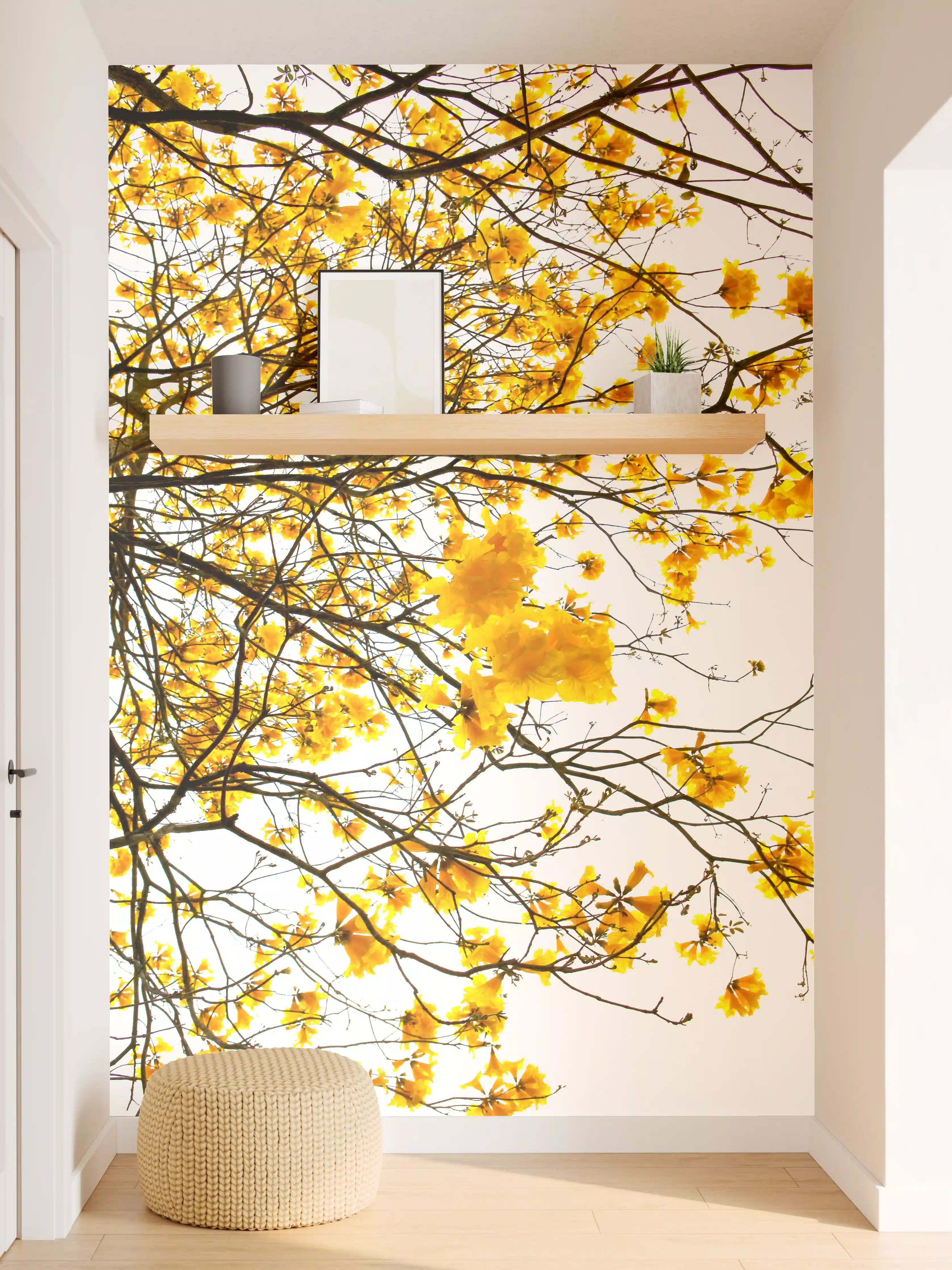 Wandverkleidung Flur - Blühender Baum im Sonnenlicht