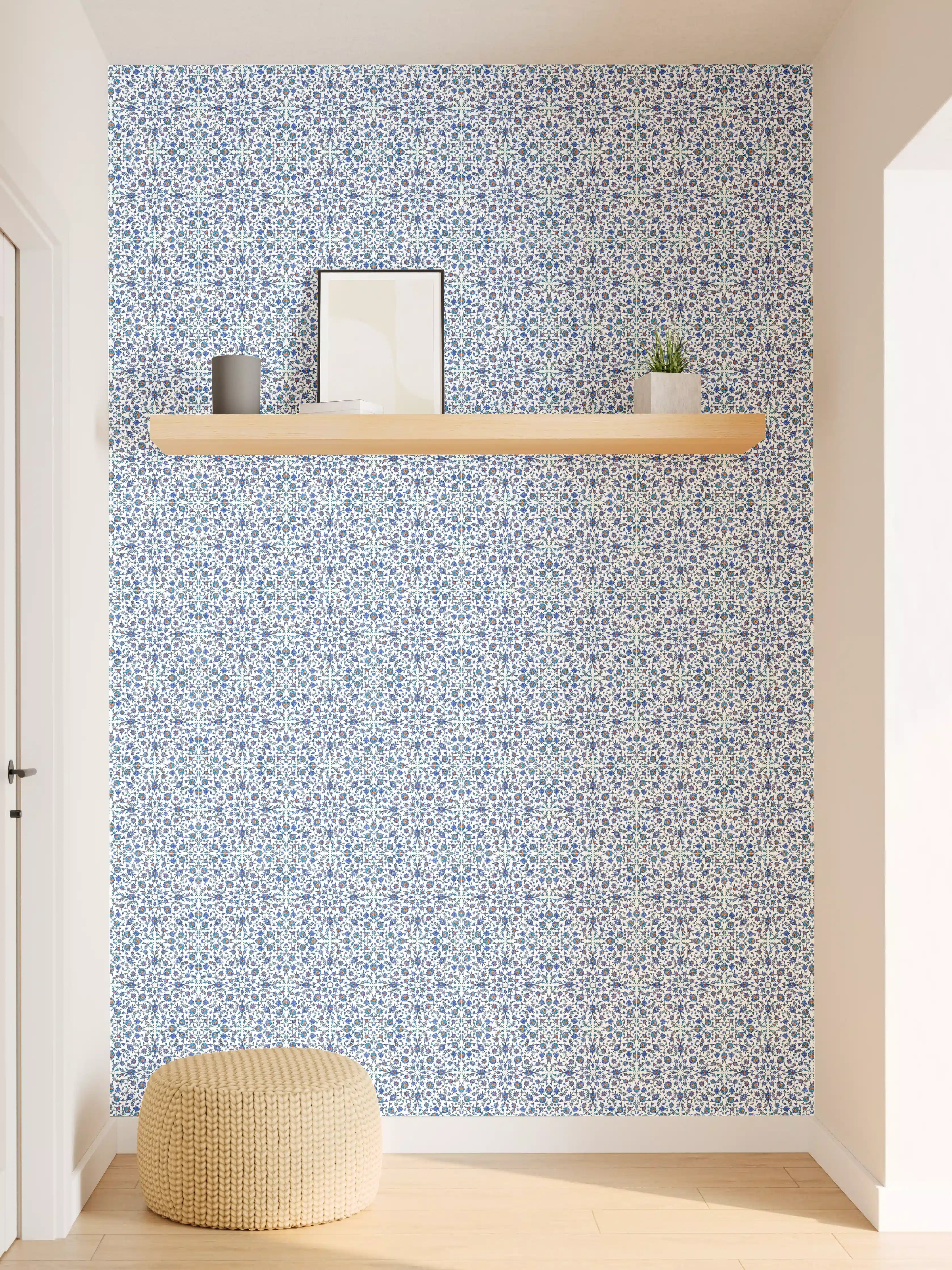 Wandverkleidung Flur - Blumenmuster auf Keramikfliese