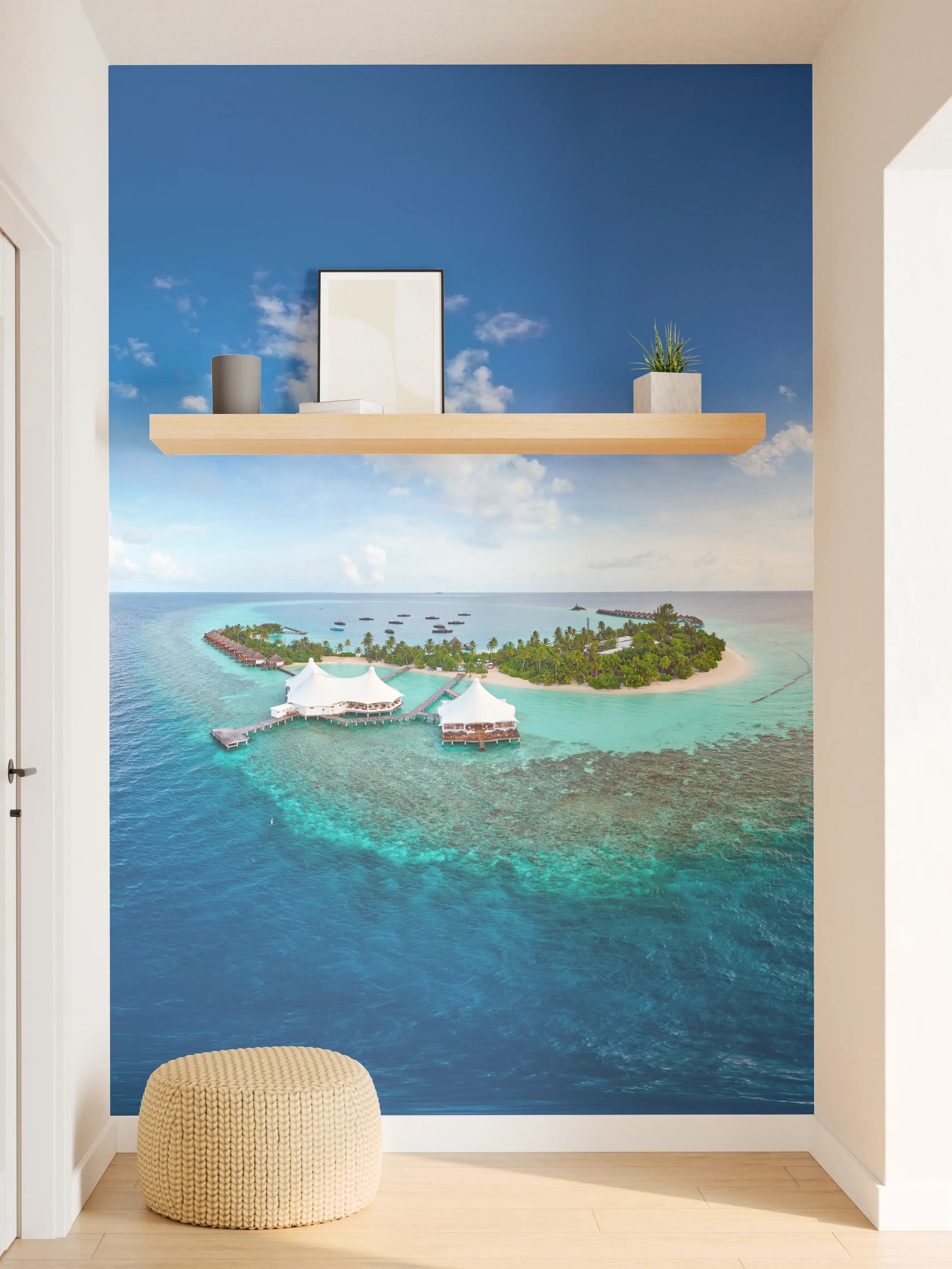 Wandverkleidung Flur - Bunte Insel im türkisfarbenen Wasser