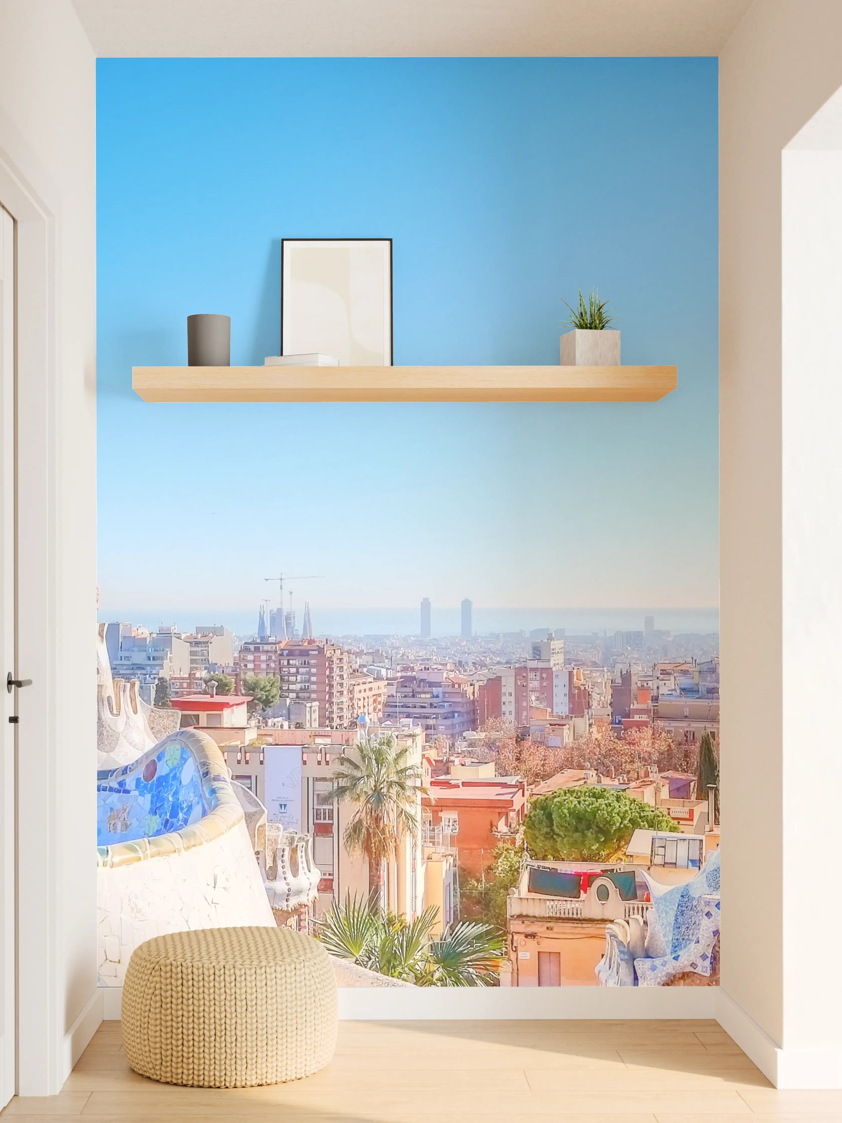 Wandverkleidung Flur - Bunte Skyline mit Gaudí-Architektur