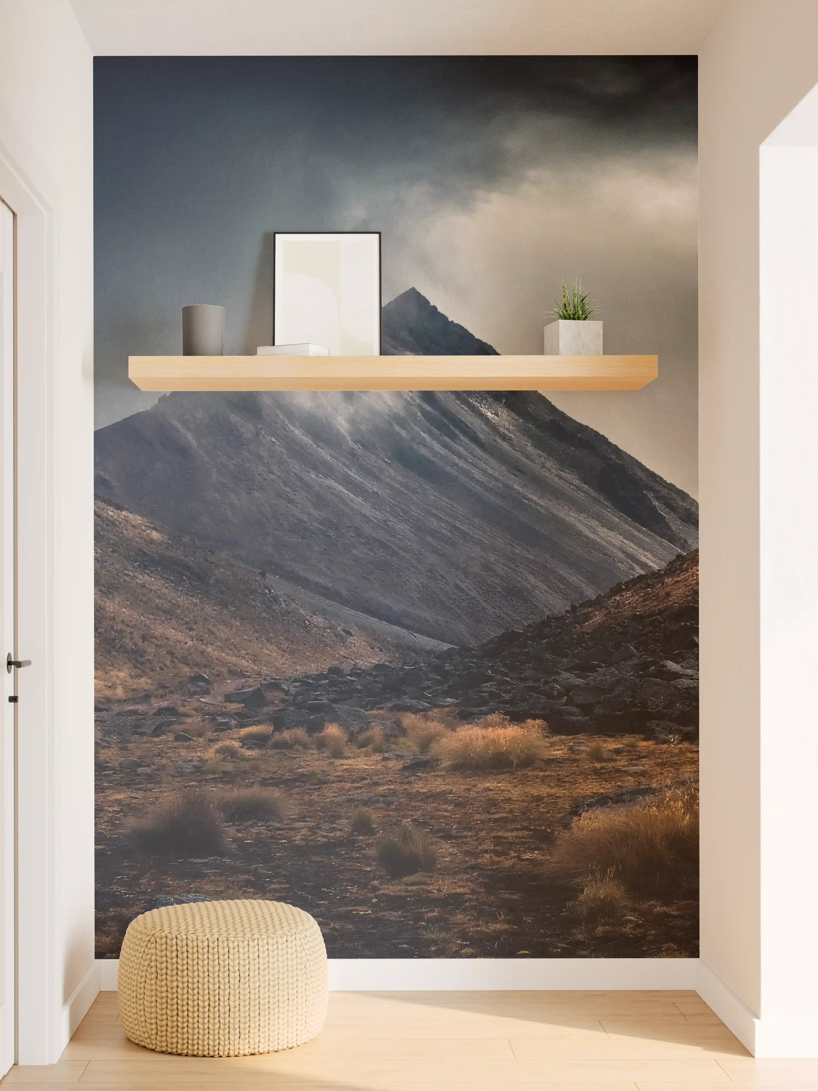 Wandverkleidung Flur - Dramatisches Bergpanorama unter stürmischem Himmel