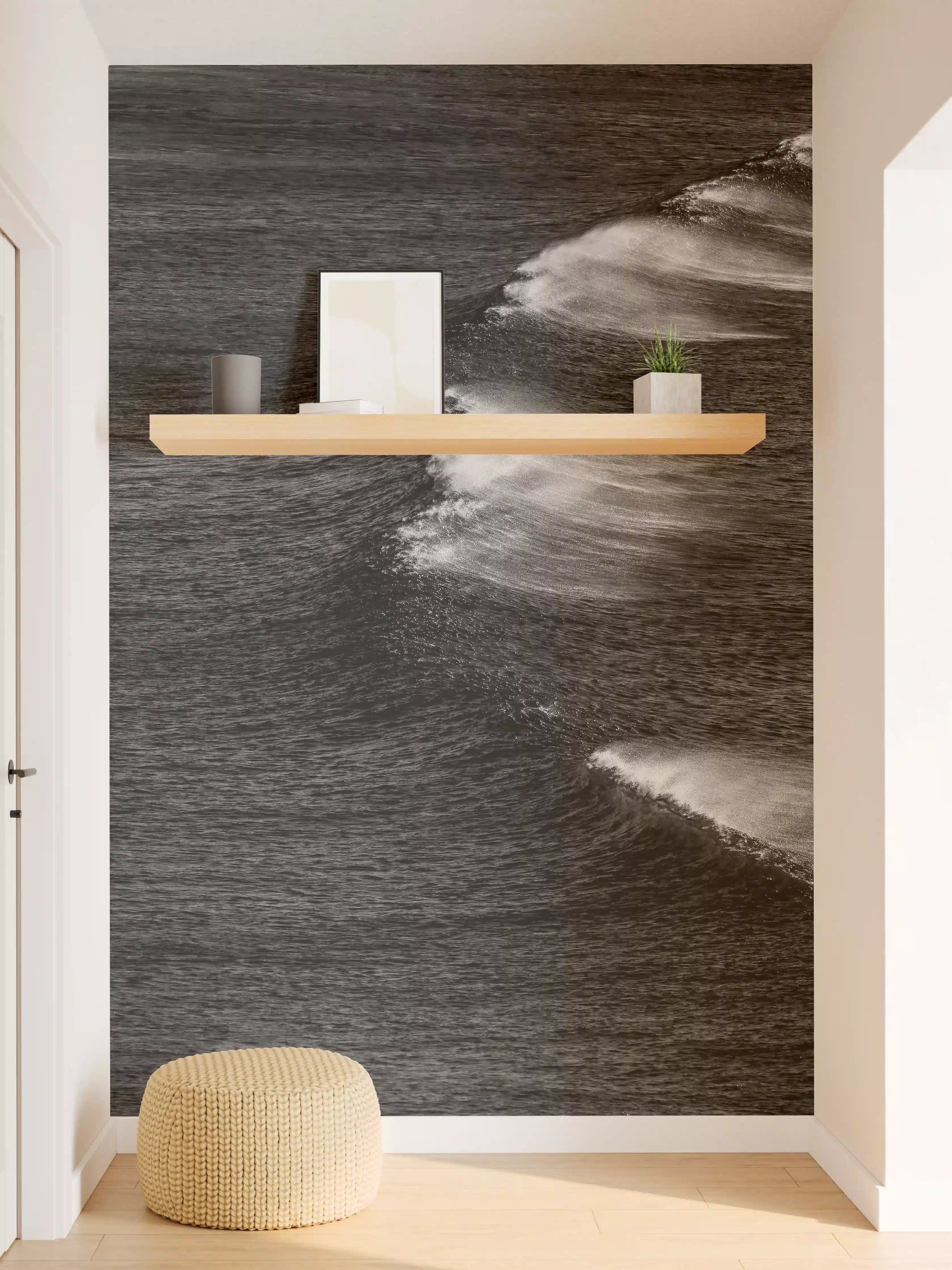 Wandverkleidung Flur - Dynamische Wellen im schwarzen Wasser