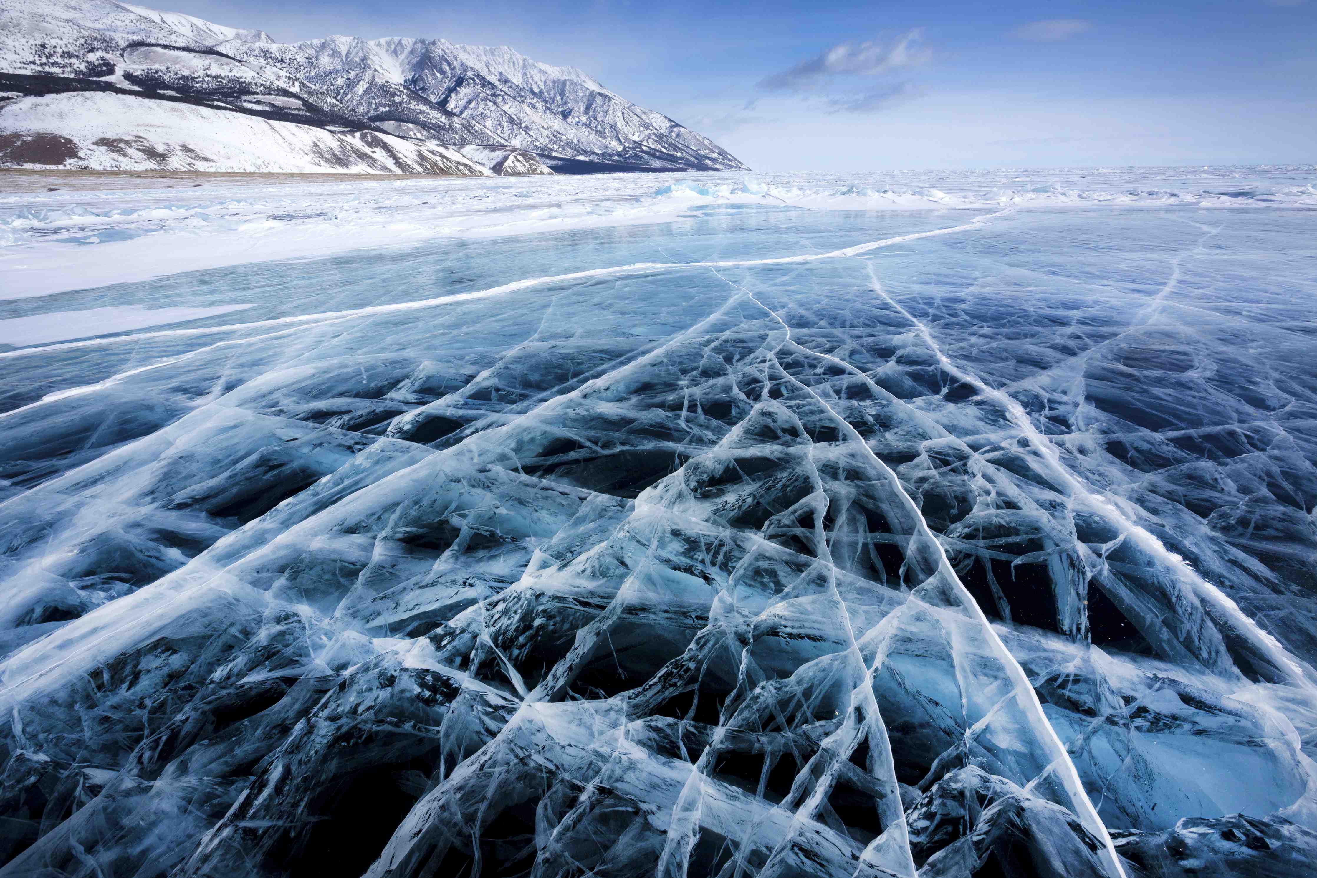 Wandverkleidung Flur-Eisfläche im Winter mit Bergblick