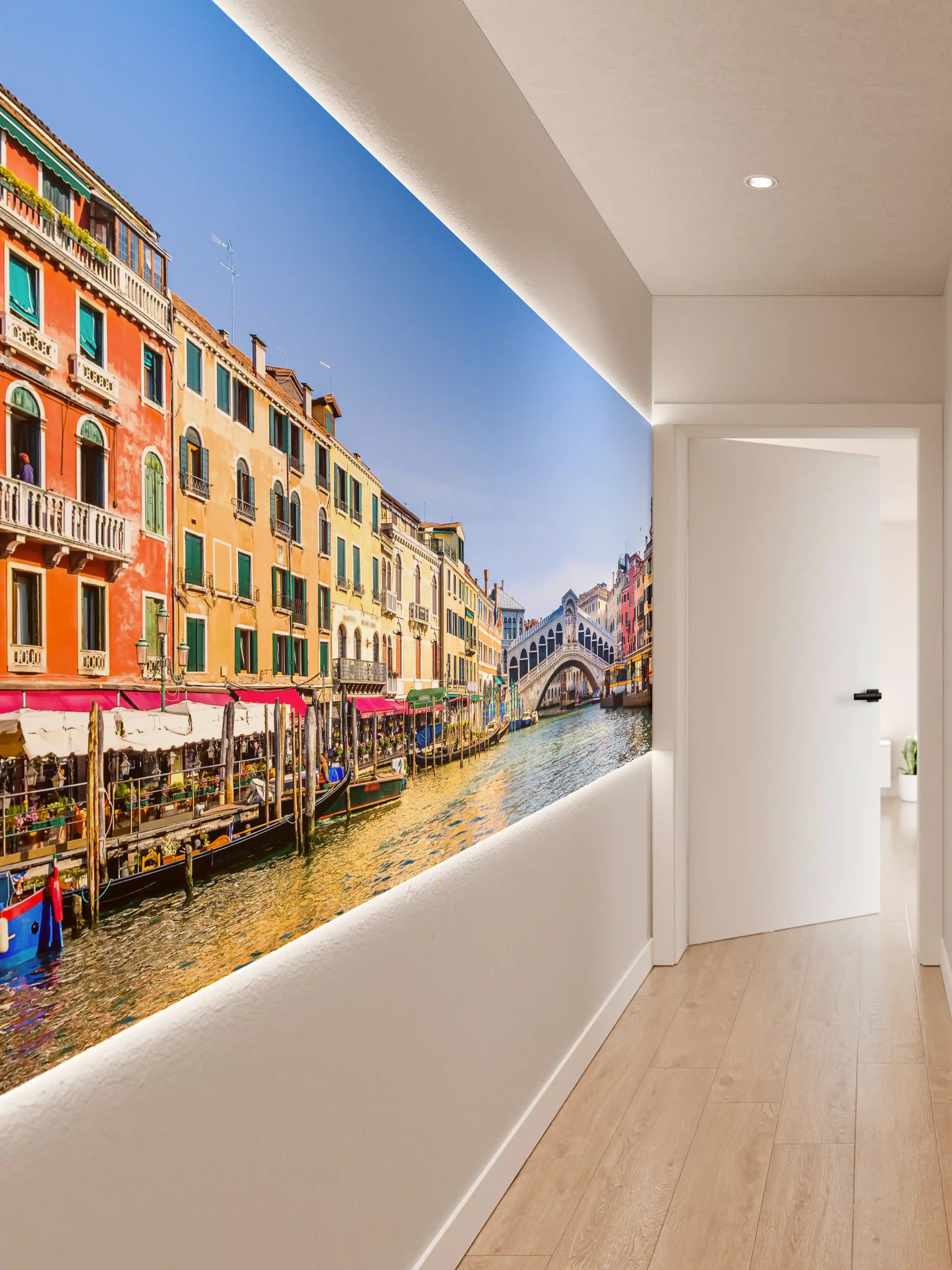 Wandverkleidung Flur - Farbenfrohes Stadtbild in Venedig