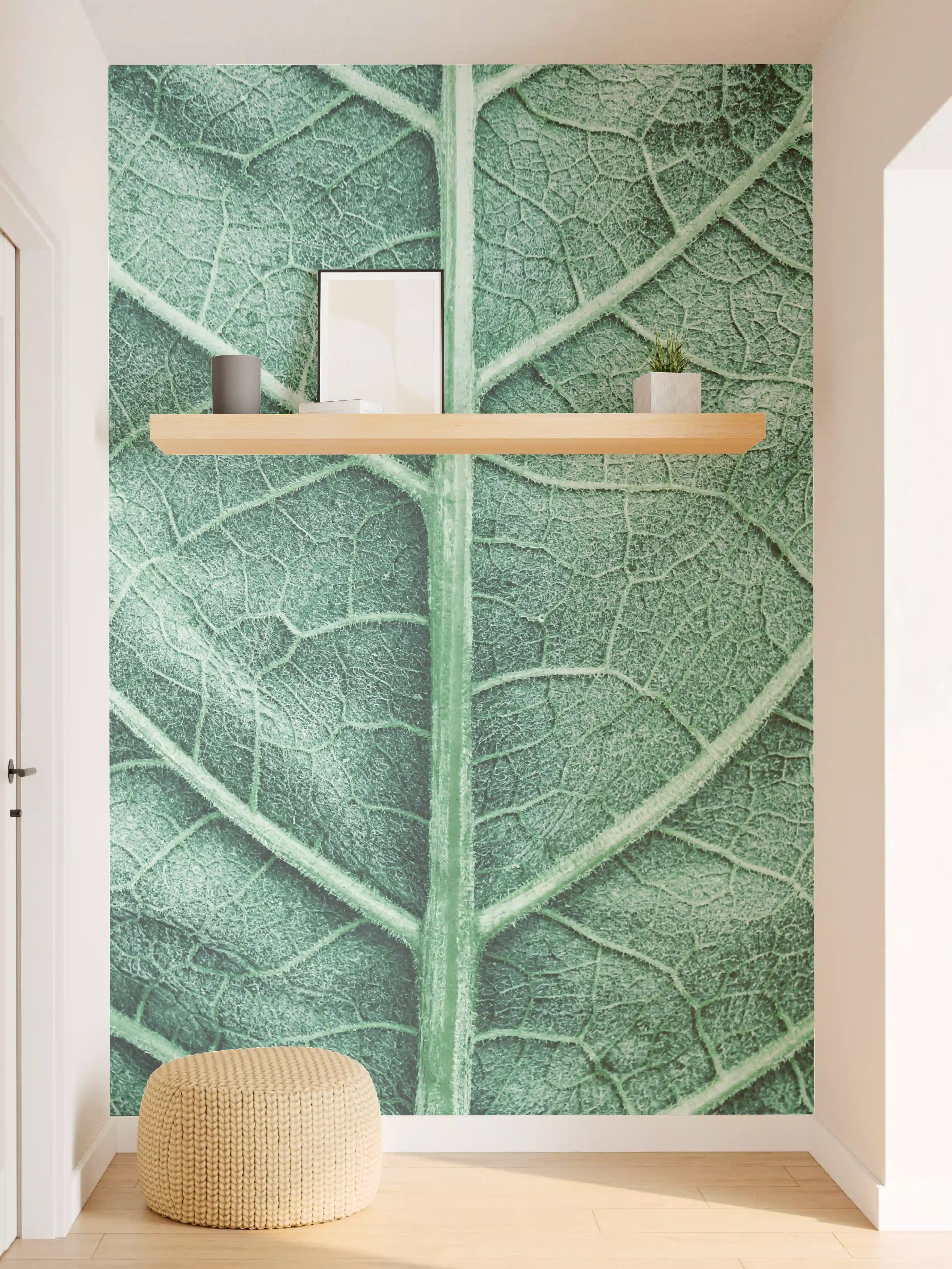 Wandverkleidung Flur - Feine grüne Blattmuster mit grauen Akzenten