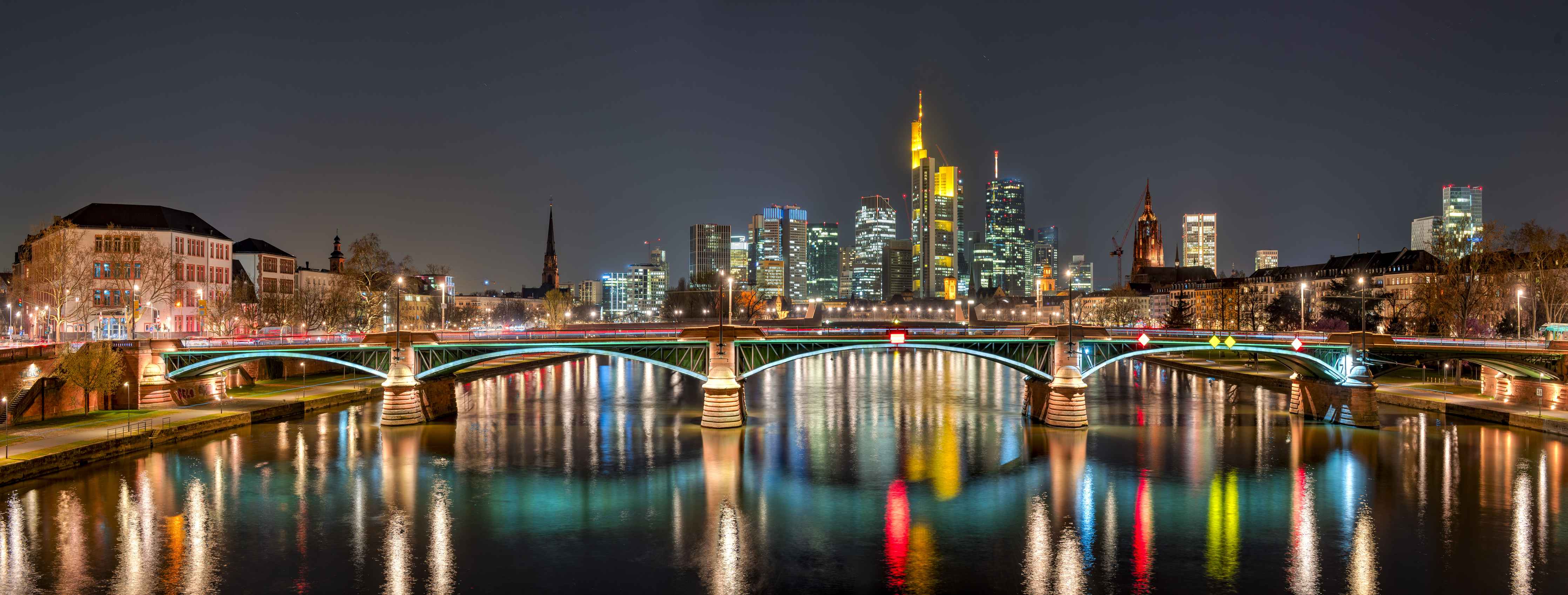 Wandverkleidung Flur-Frankfurt Skyline bei Nacht