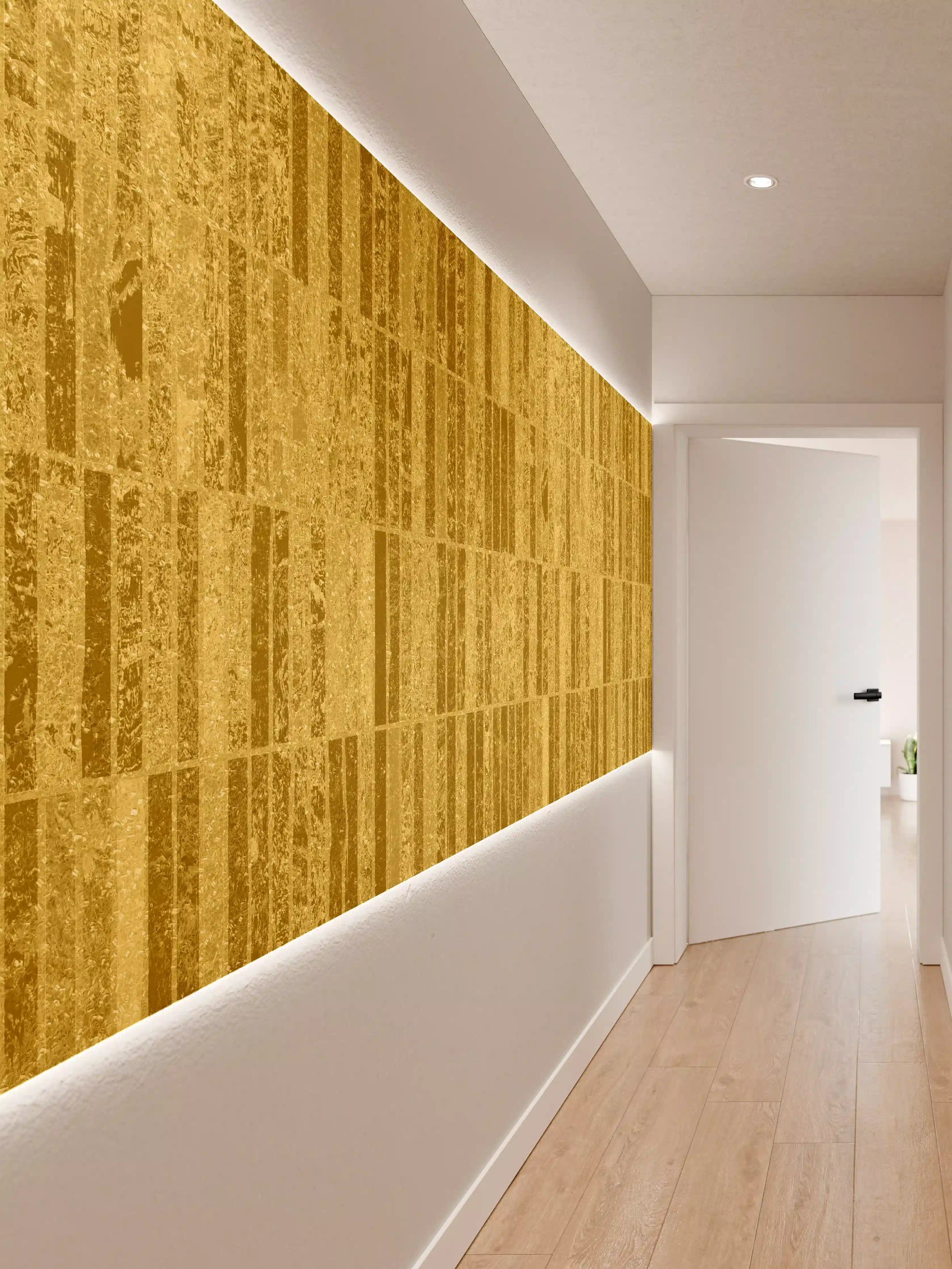Wandverkleidung Flur - Goldene Barocktapete mit Mustern