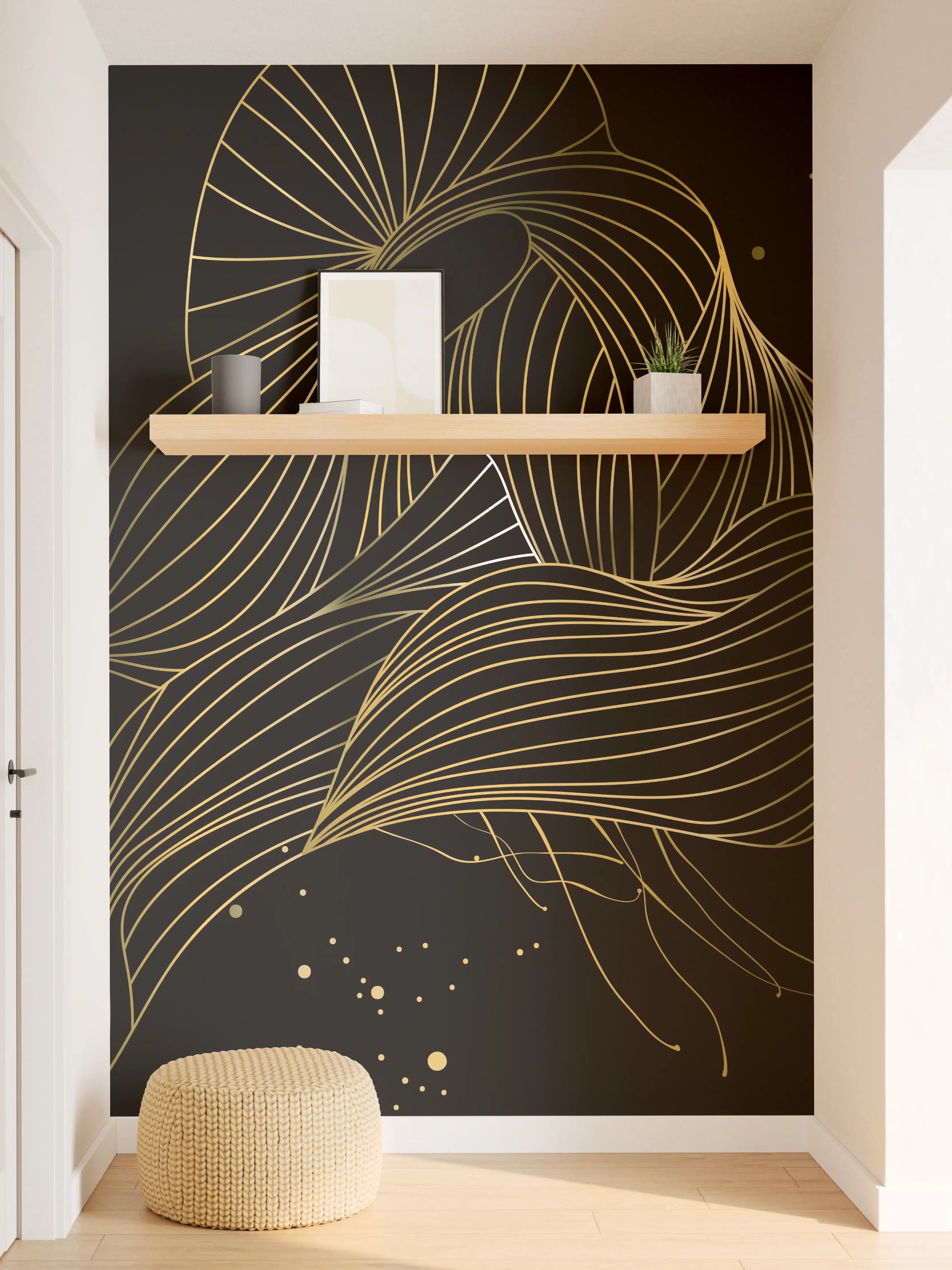 Wandverkleidung Flur - Goldenes Linienmuster auf Schwarz