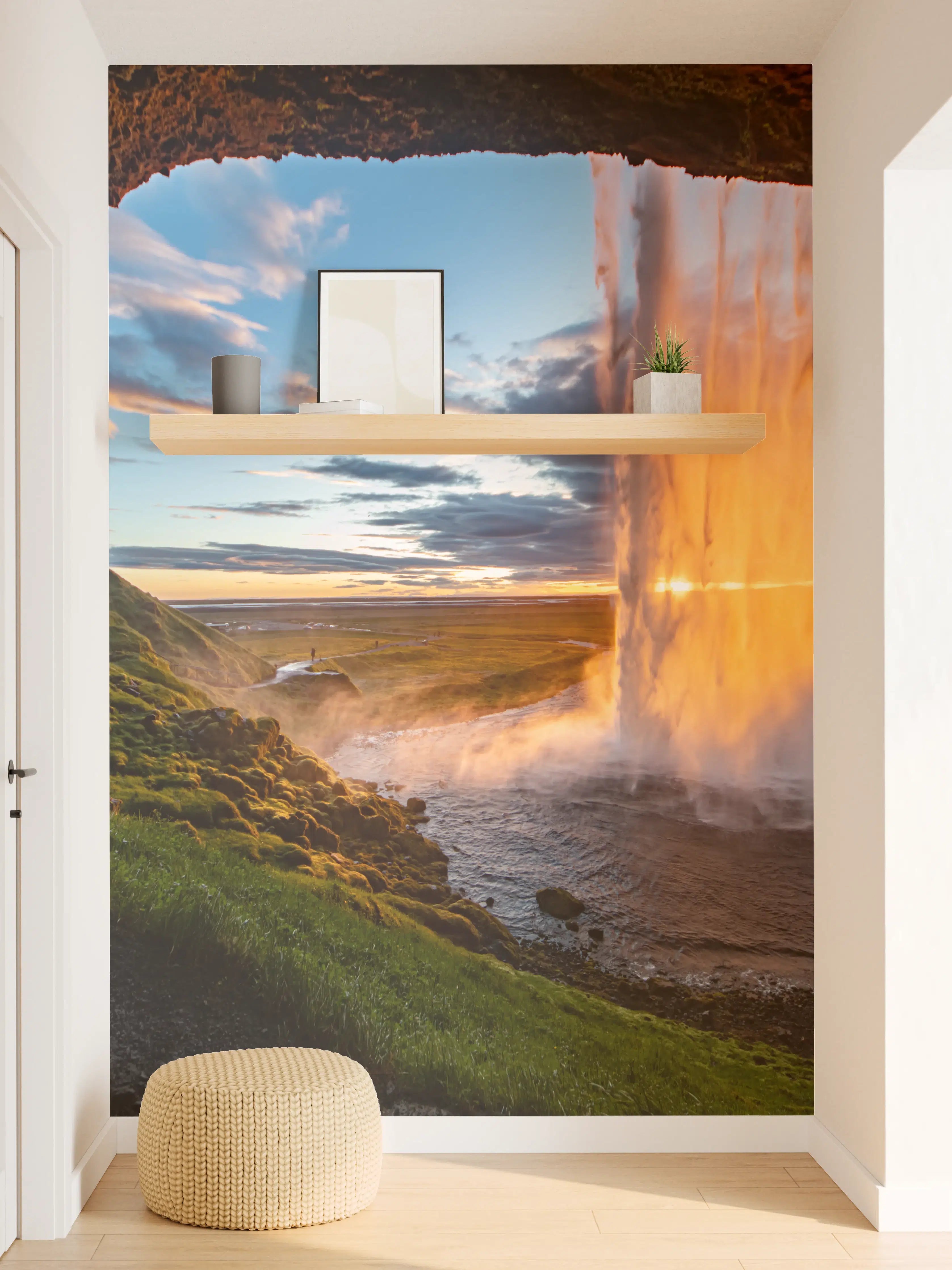 Wandverkleidung Flur - Grauer Wasserfall im Goldlicht