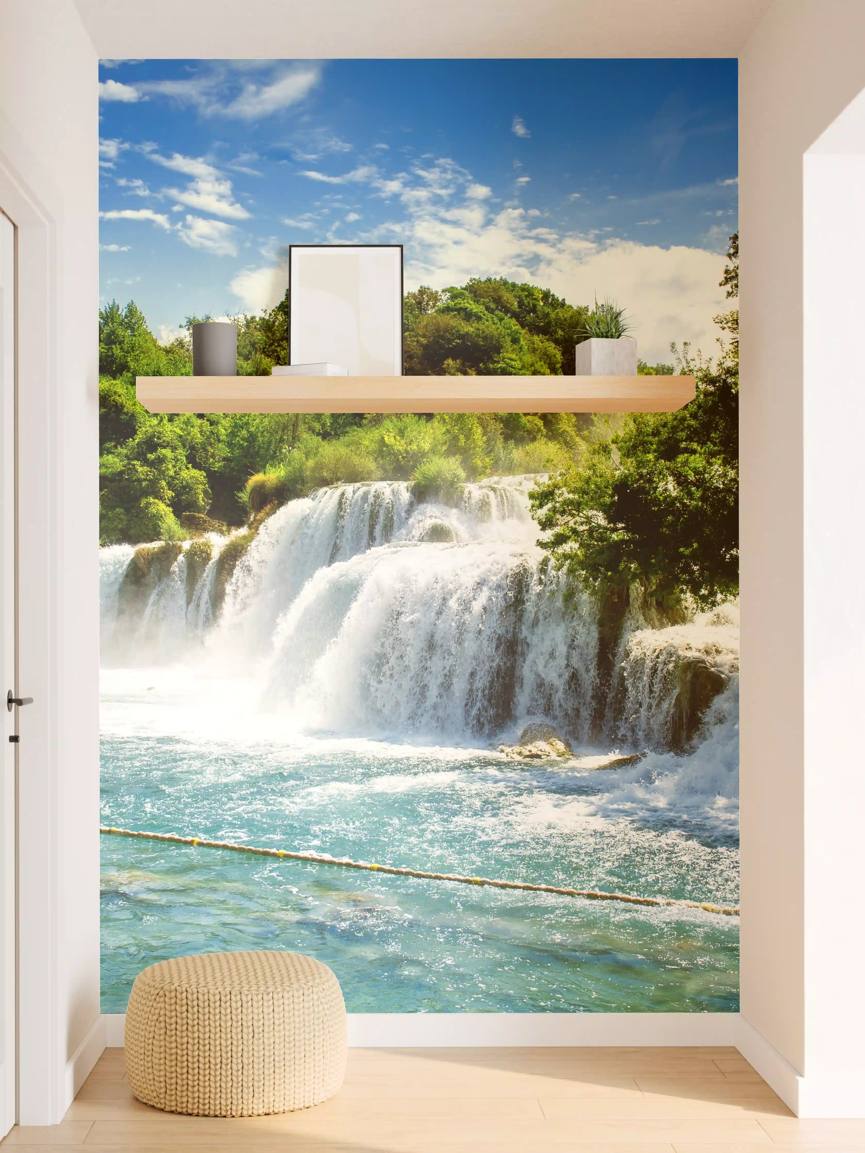 Wandverkleidung Flur - Grauer Wasserfall im grünen Licht