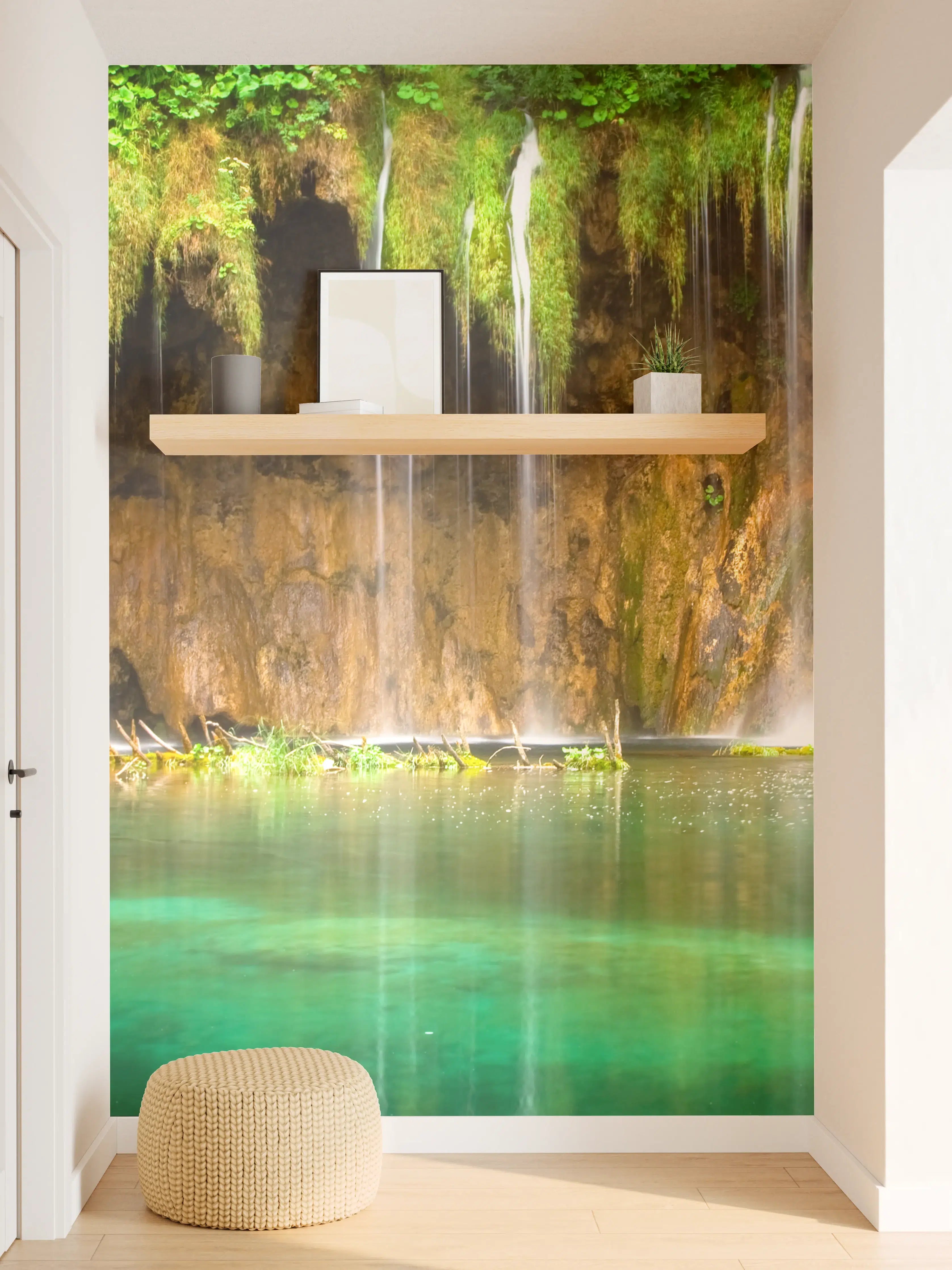 Wandverkleidung Flur - Grauer Wasserfall im lichthaften Grün