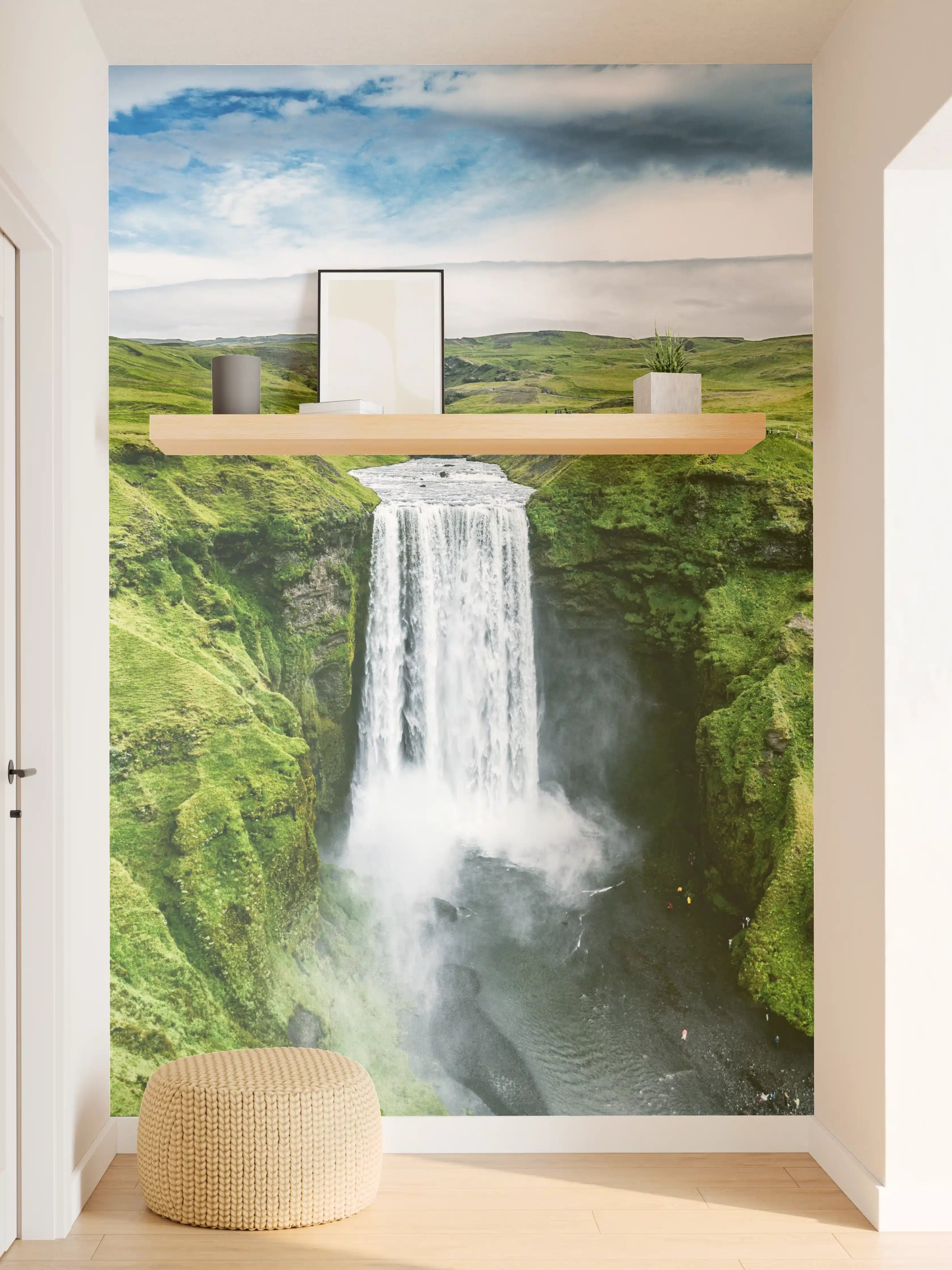 Wandverkleidung Flur - Grauer Wasserfall in grüner Landschaft