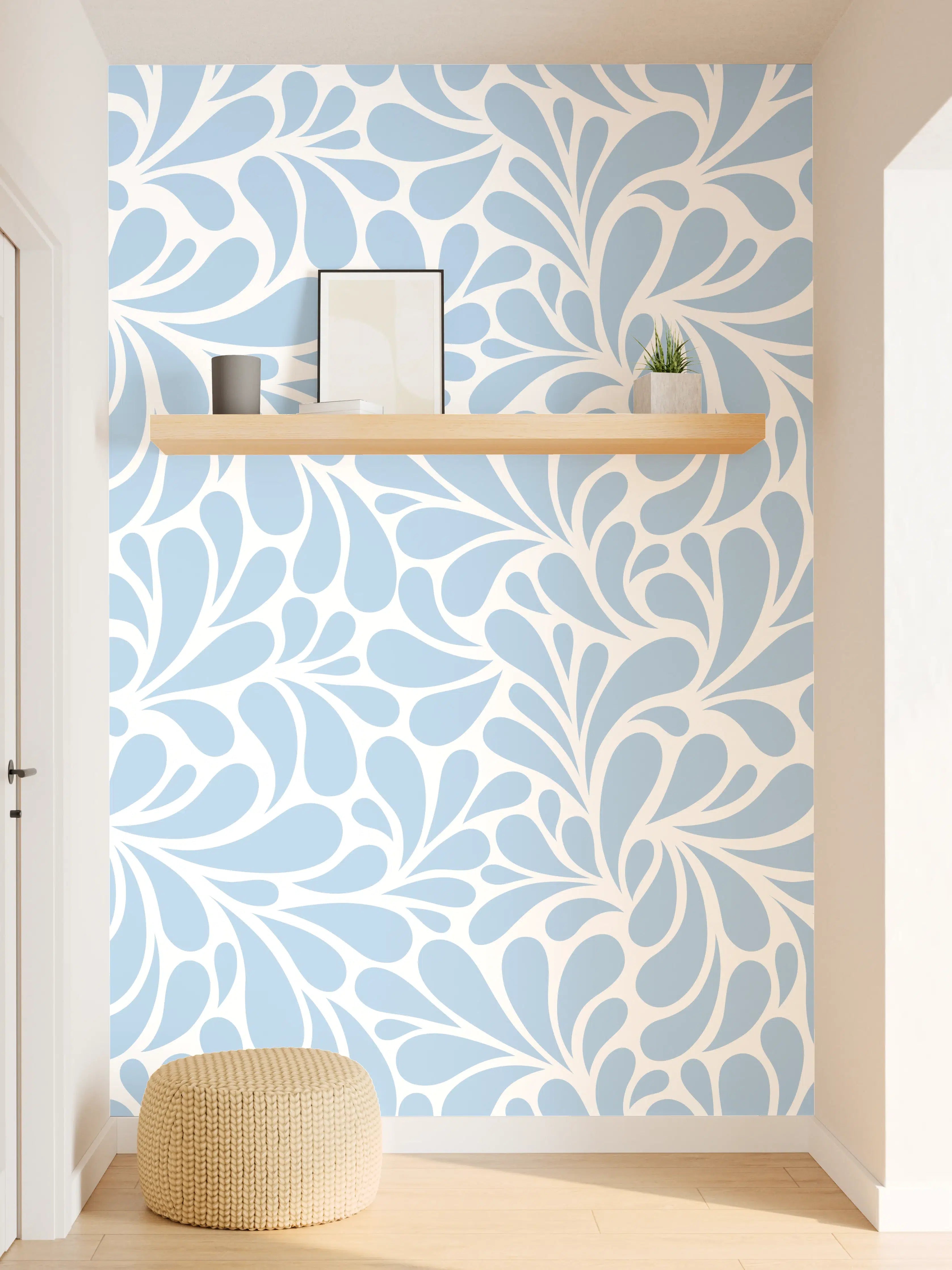 Wandverkleidung Flur - Helles, floral inspiriertes Muster in Weiß und Hellblau