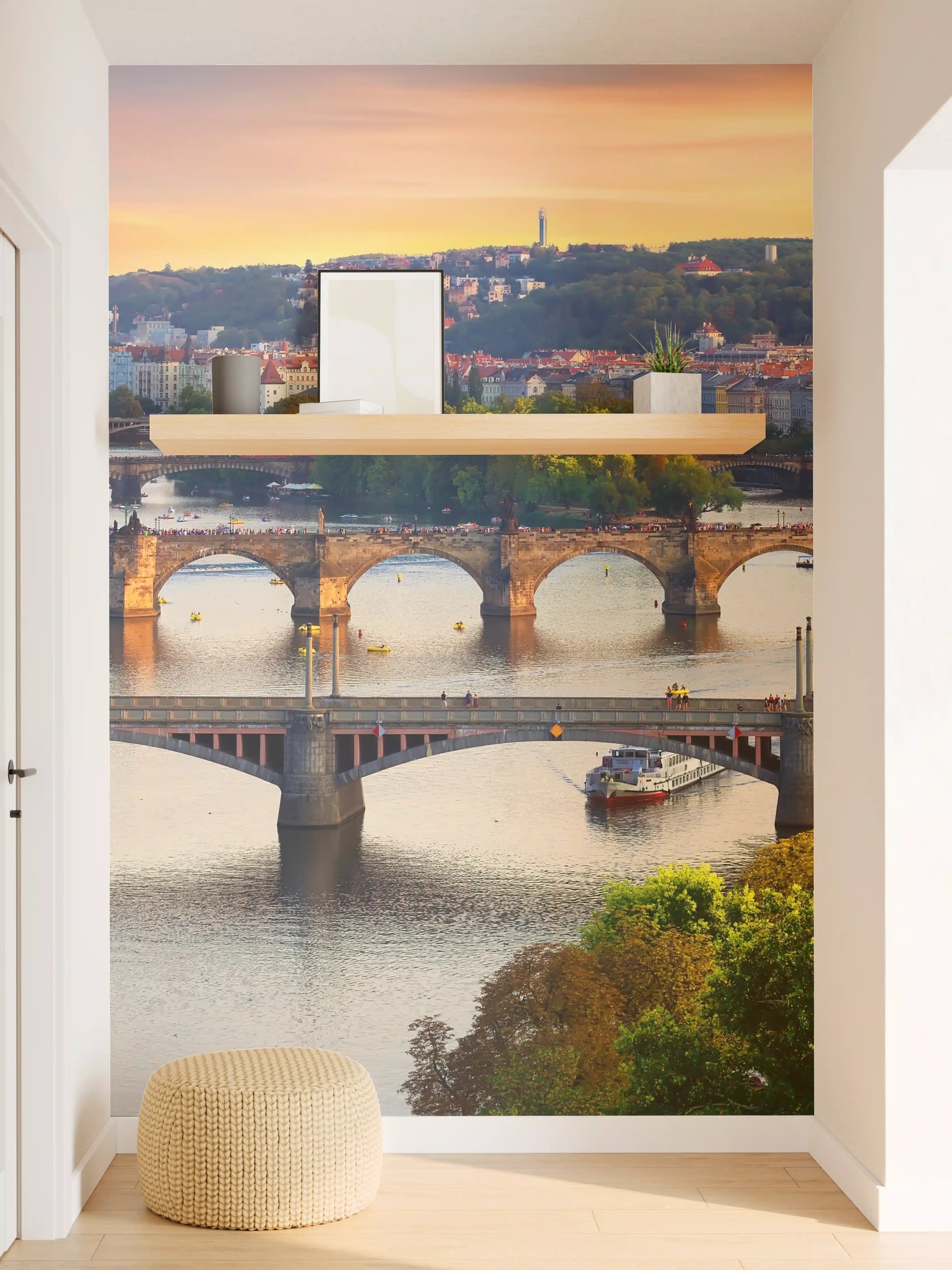 Wandverkleidung Flur - Historische Brücke in Prag bei Sonnenuntergang
