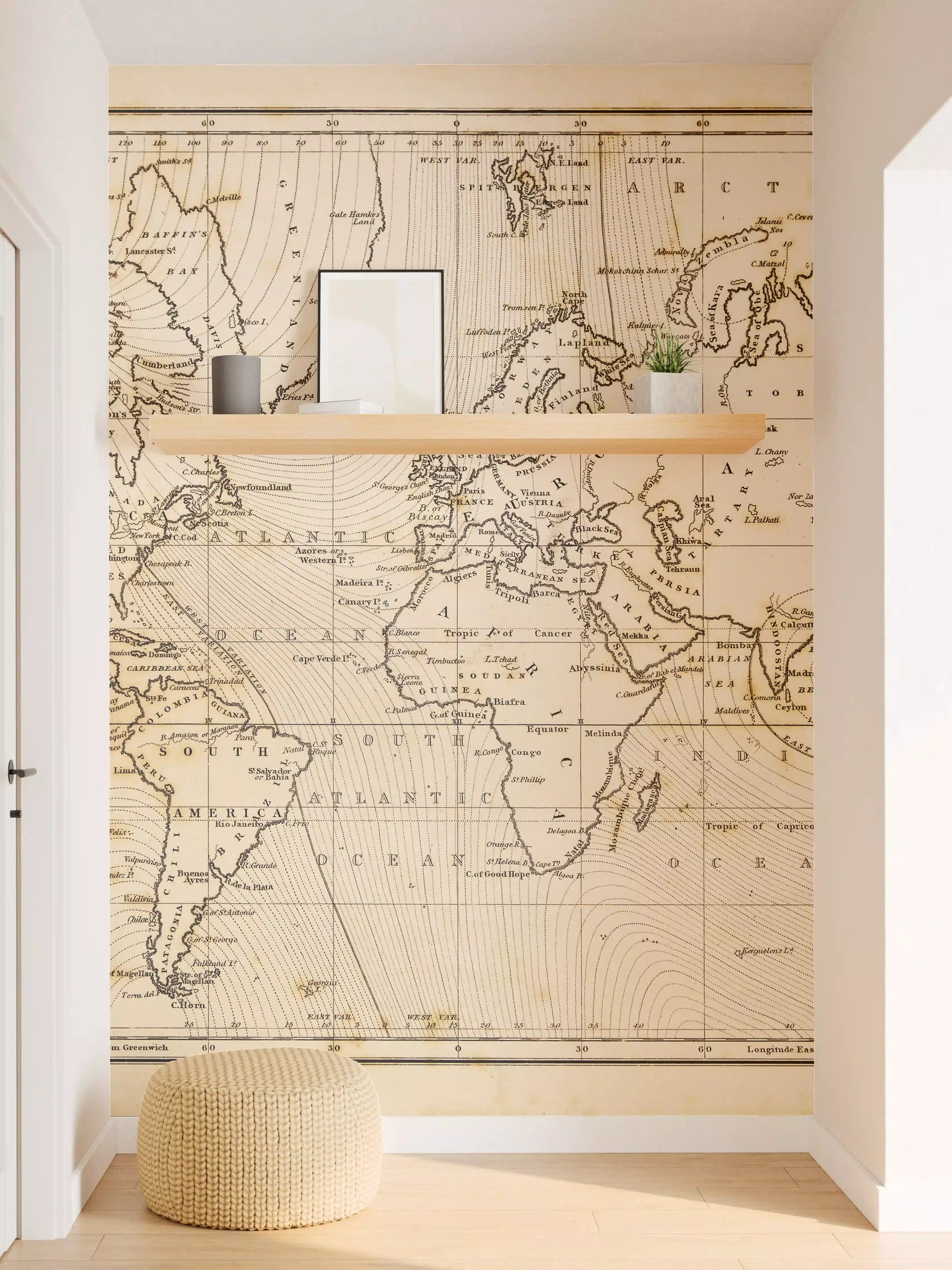 Wandverkleidung Flur - Historische Weltkarte im Vintage-Stil