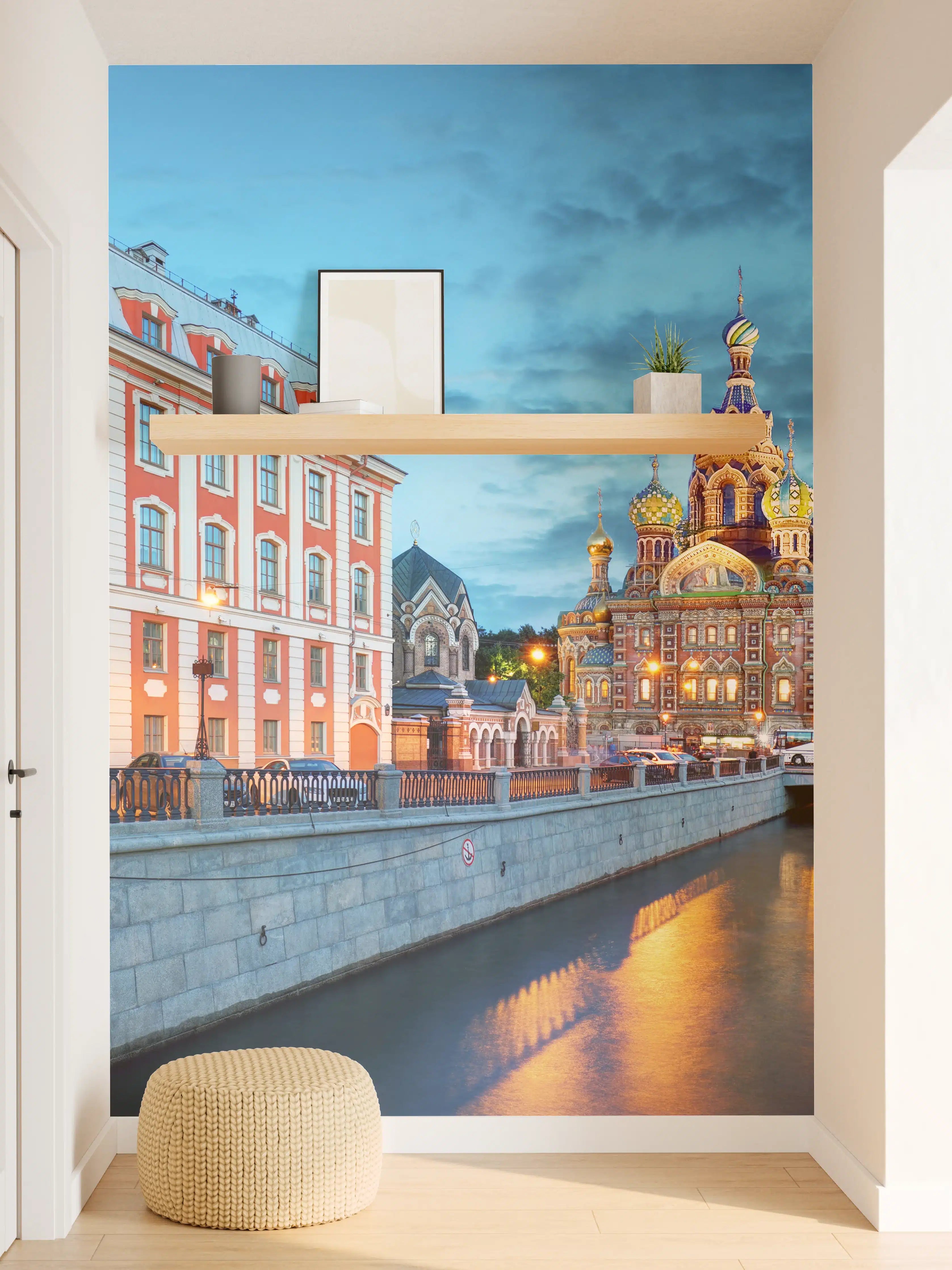 Wandverkleidung Flur - Historische und bunte Stadtansicht bei Dämmerung