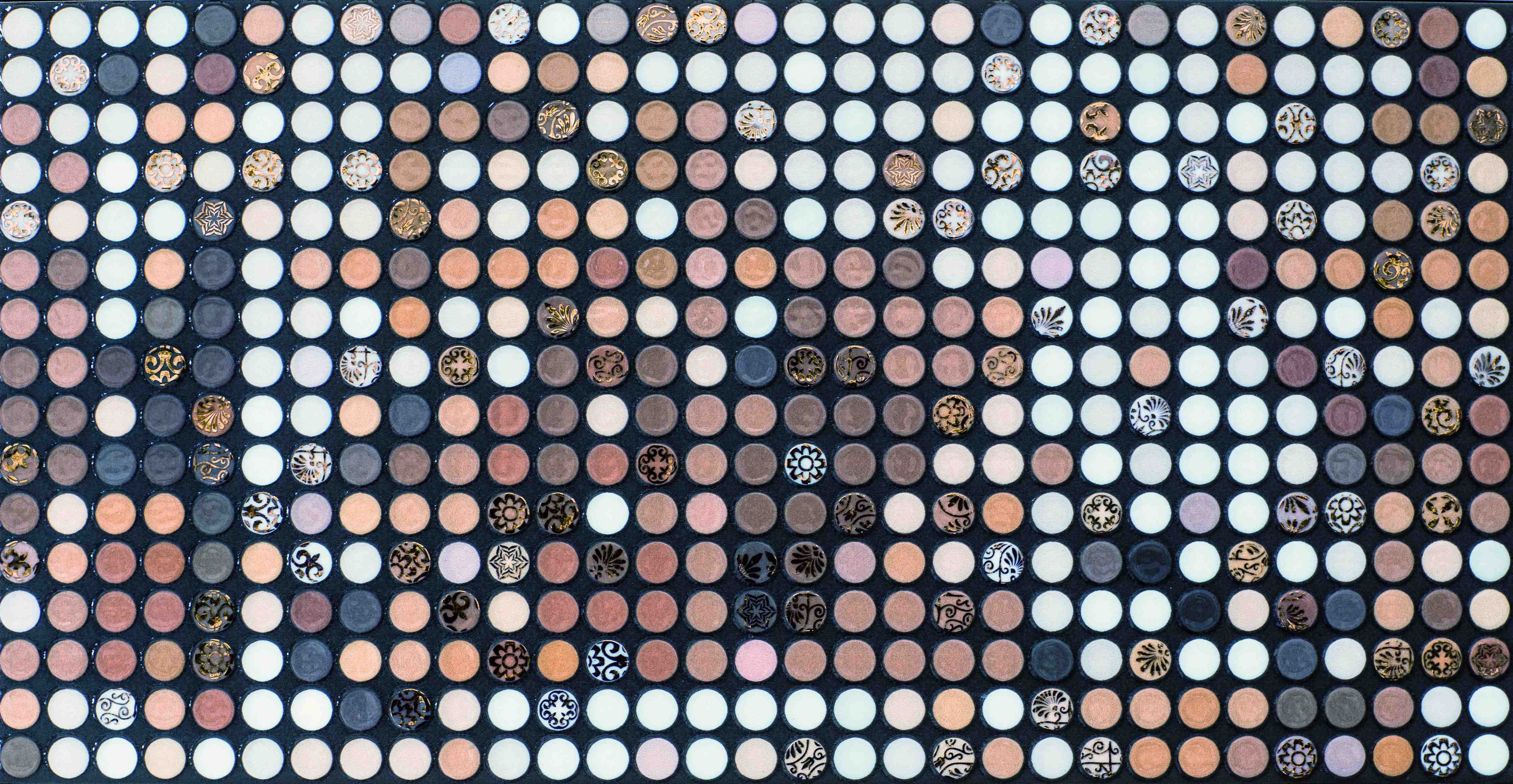 Wandverkleidung Flur-Kunstvolles Mosaik in dunklen Tönen