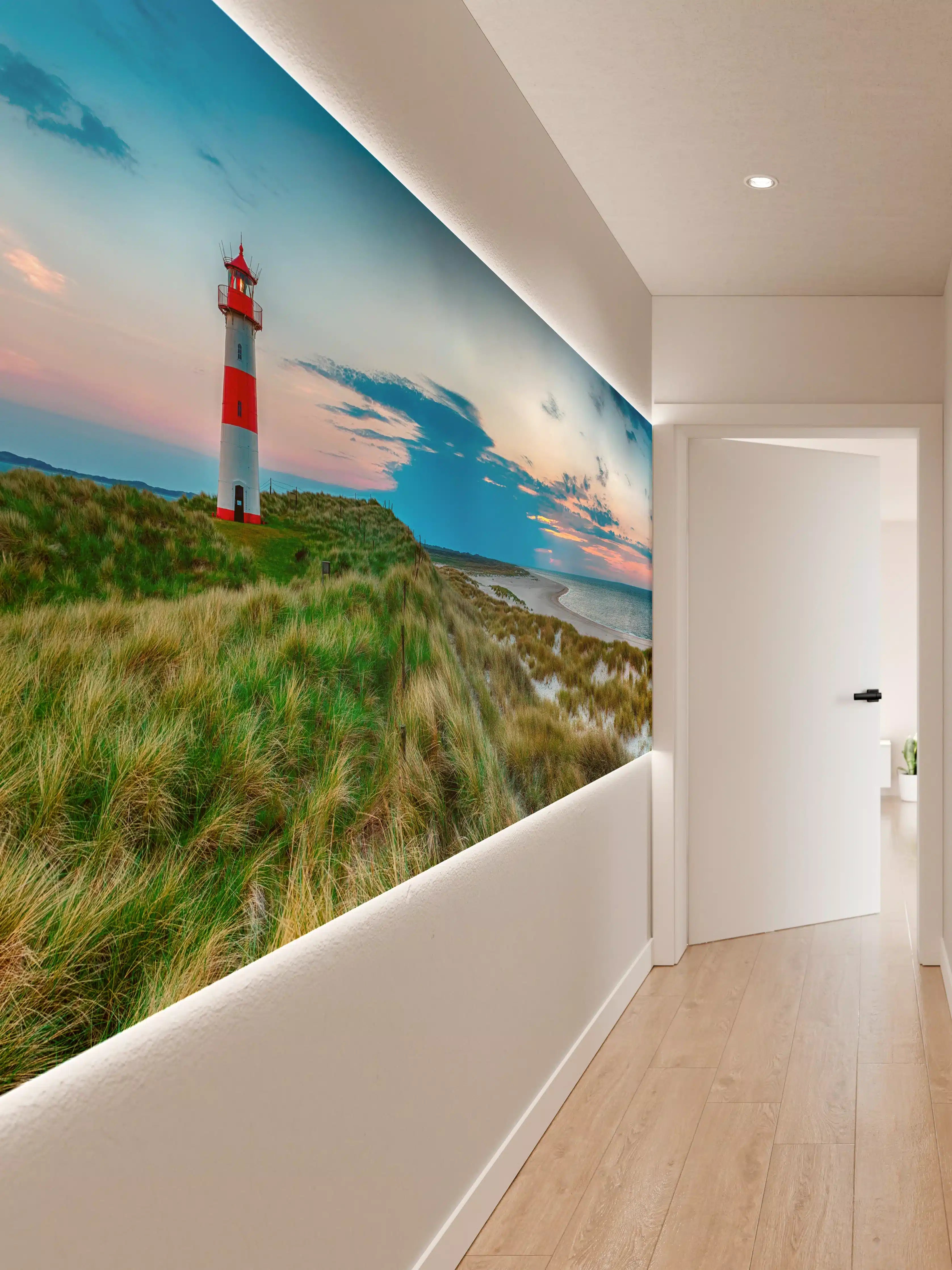 Wandverkleidung Flur - Leuchtturm am Strand bei Sonnenuntergang