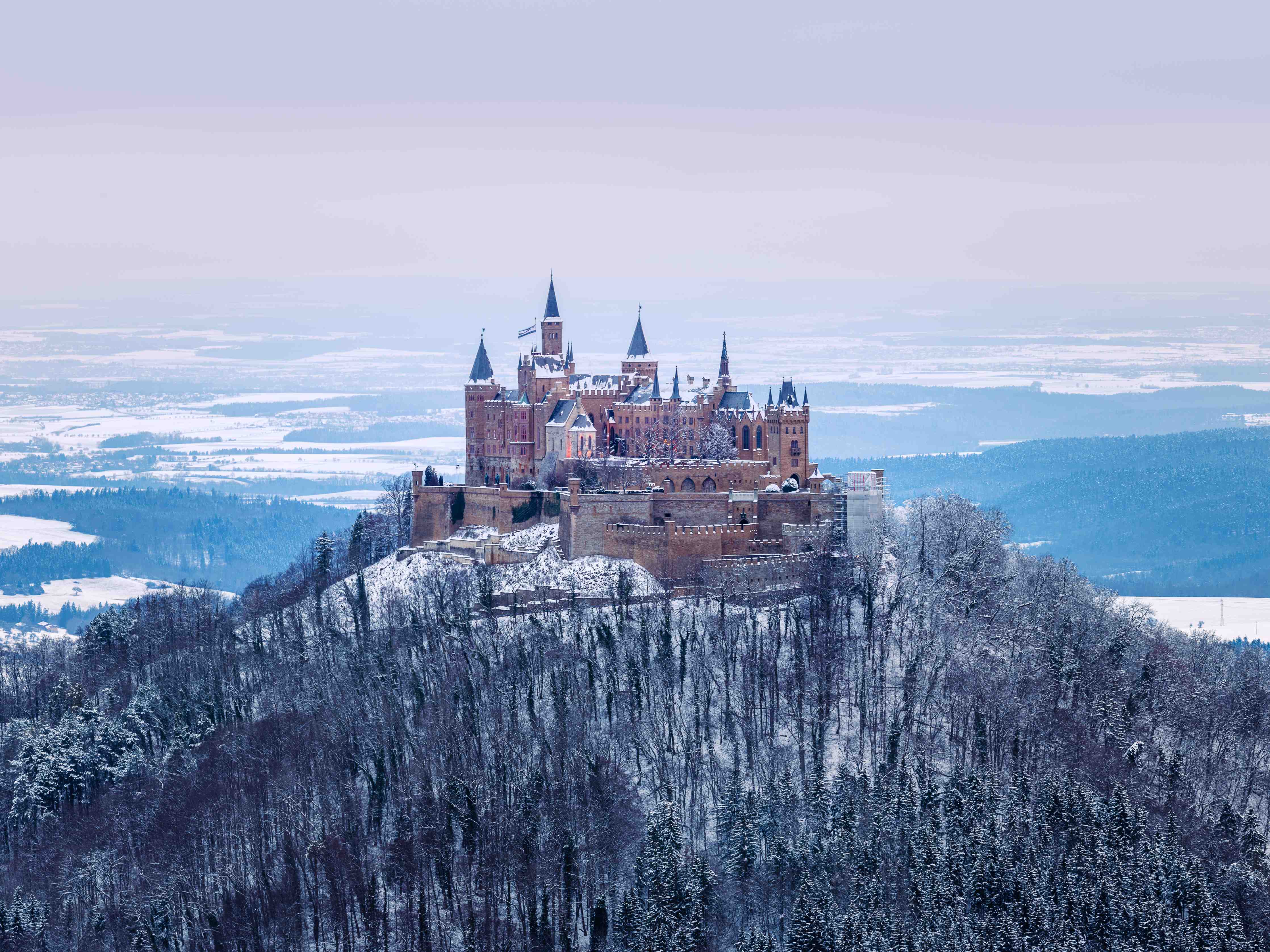 Wandverkleidung Flur-Märchenhaftes Schloss auf verschneitem Hügel
