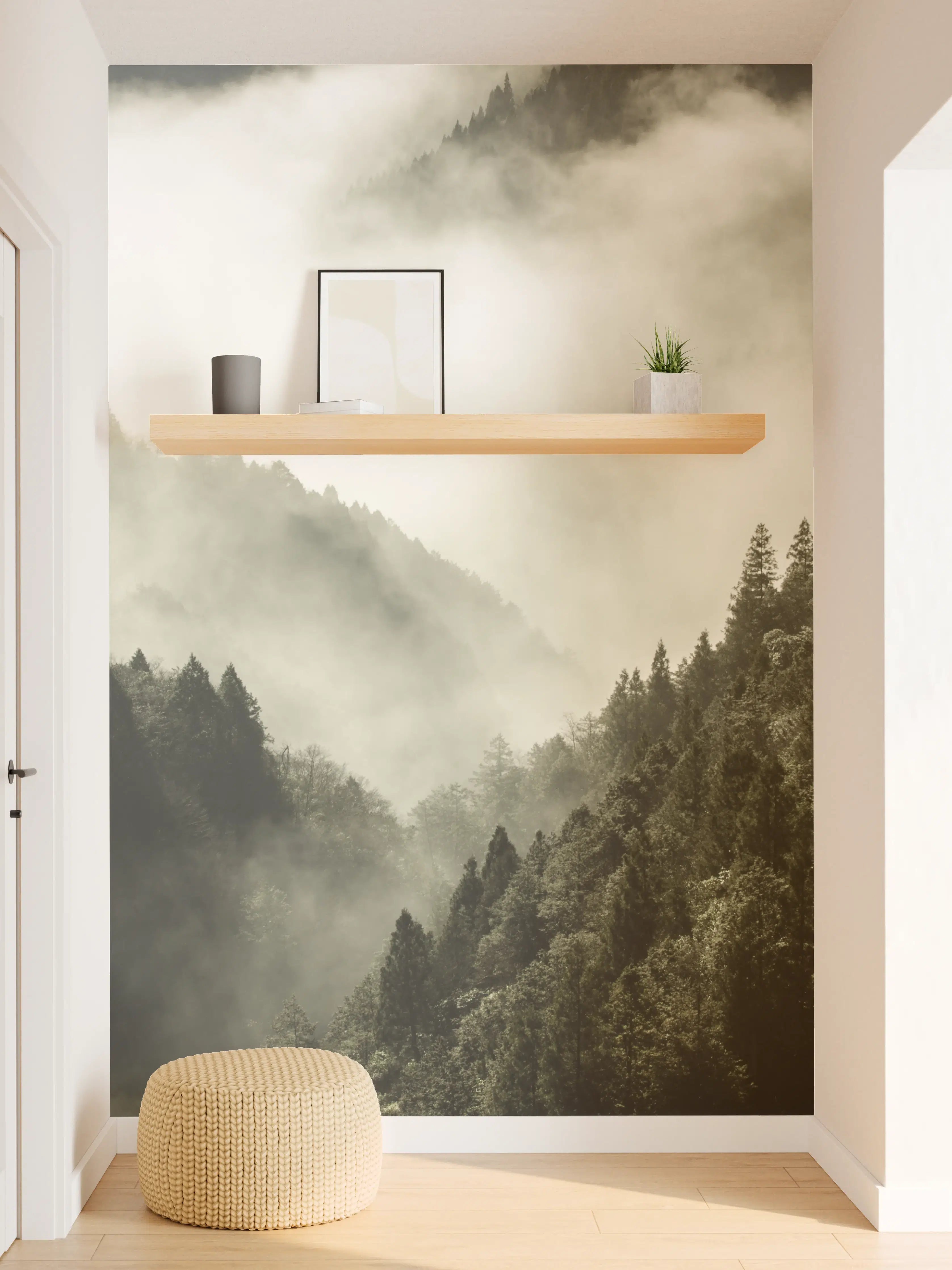 Wandverkleidung Flur - Majestätische Berglandschaft mit Nebel