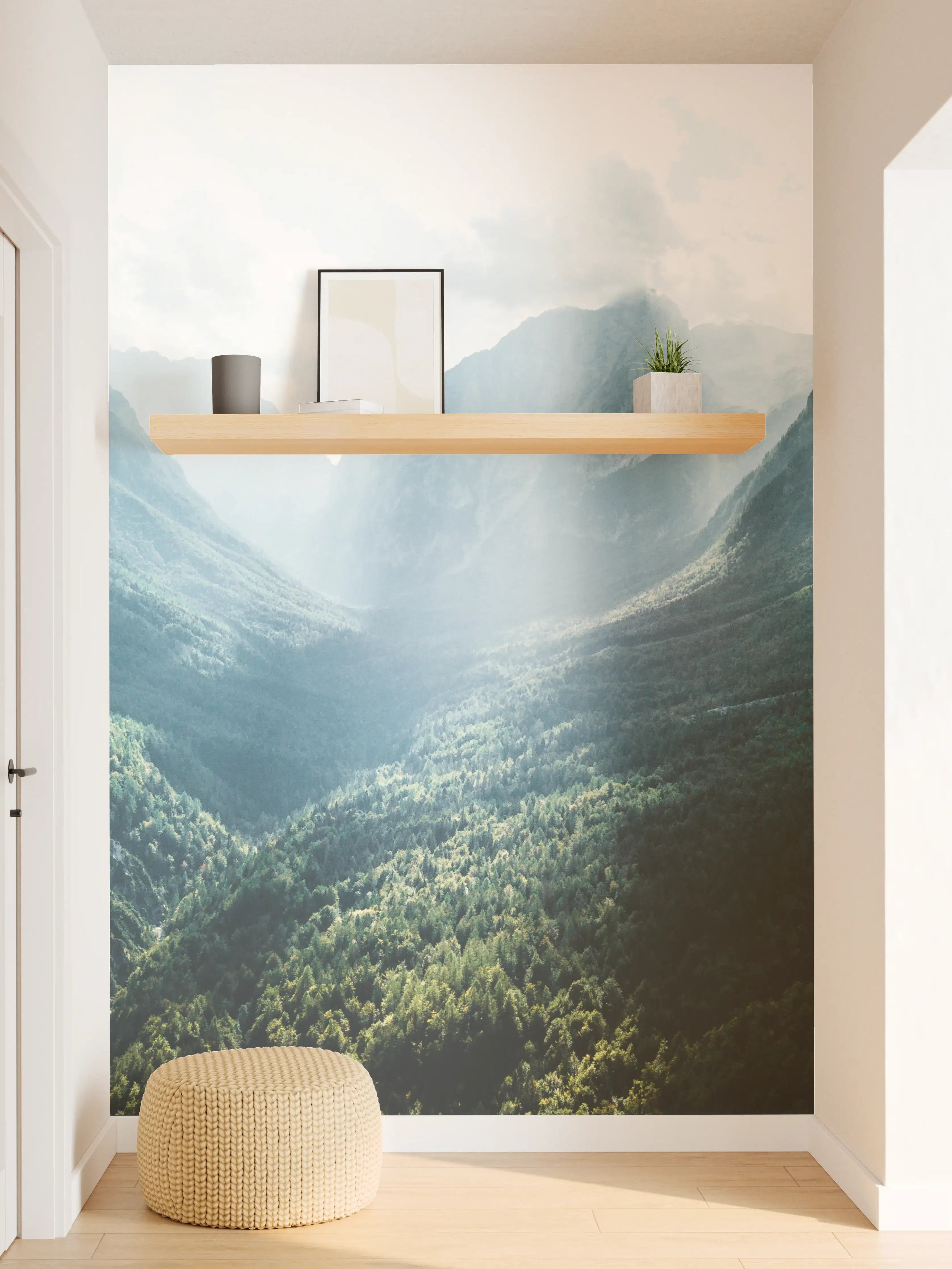 Wandverkleidung Flur - Majestätische Berglandschaft mit Sonnenstrahlen