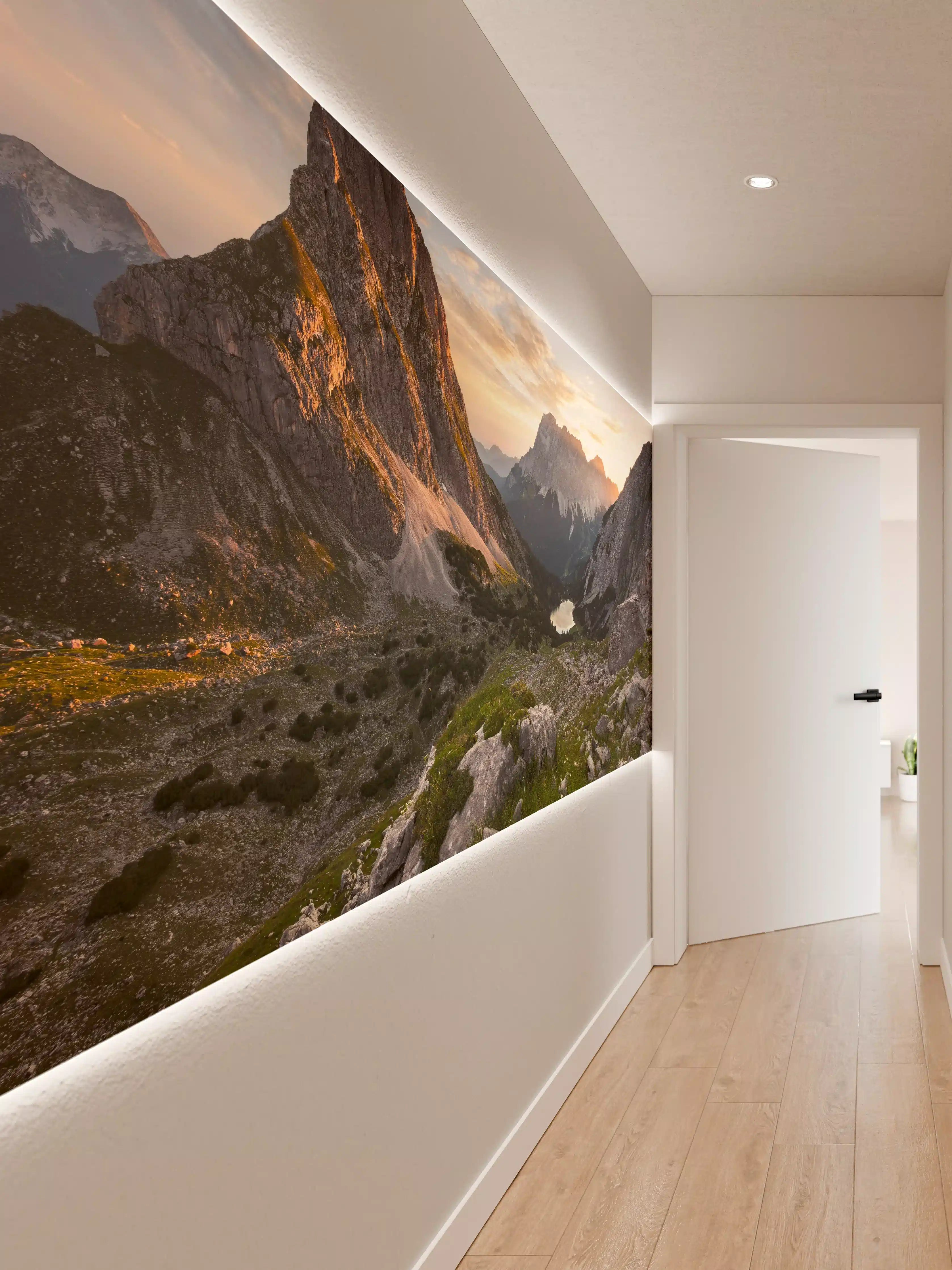 Wandverkleidung Flur - Majestätische Gipfel im grauen Dämmerlicht