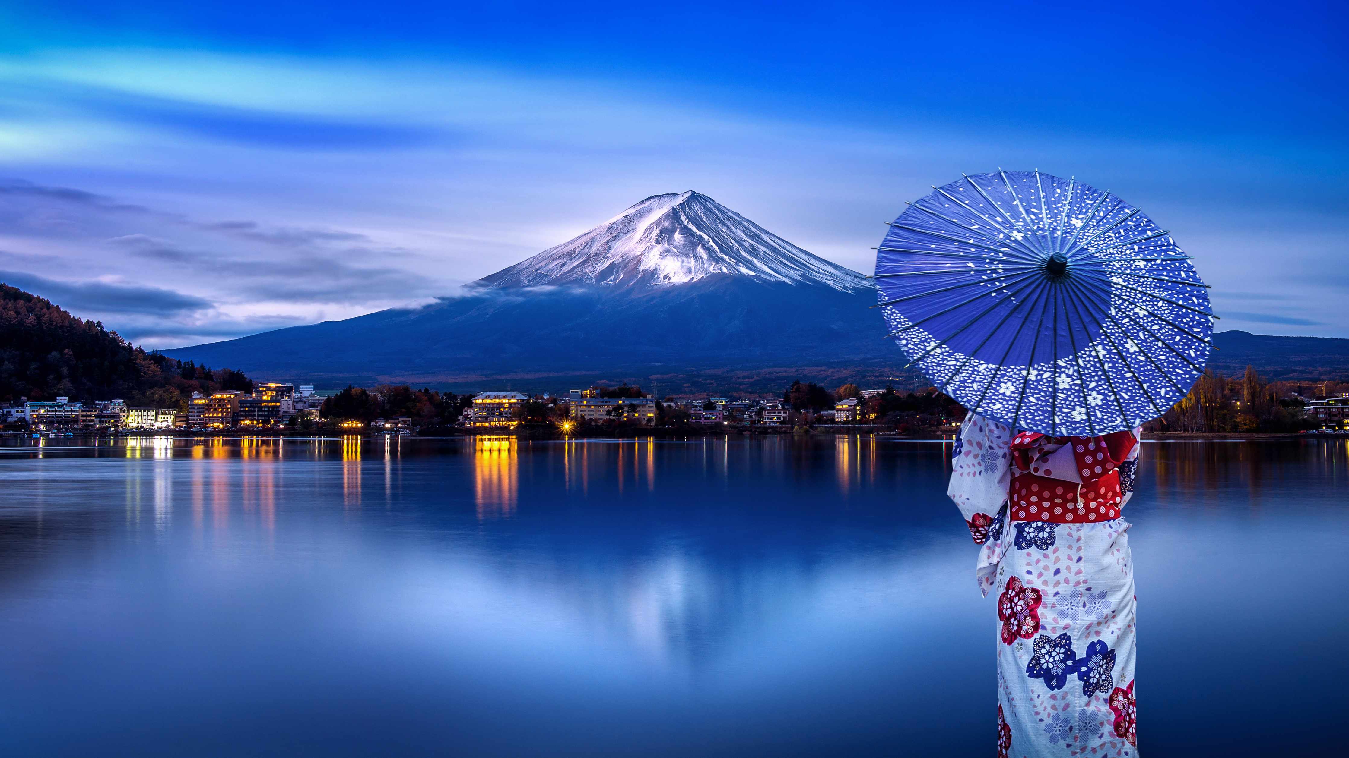 Wandverkleidung Flur-Majestätischer Blick auf den Fuji bei Nacht