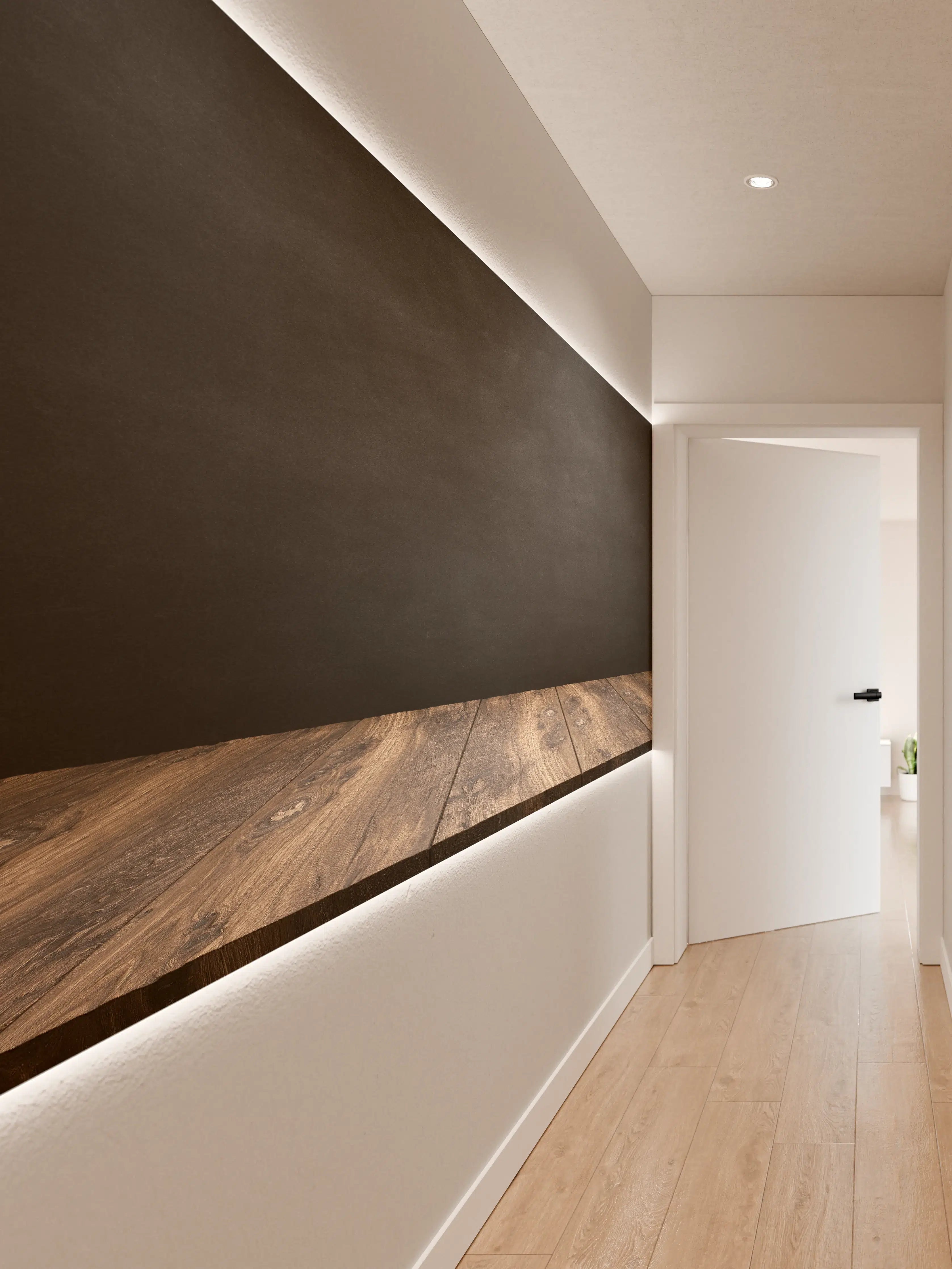 Wandverkleidung Flur - Modernes Holzregal vor grauer Wand