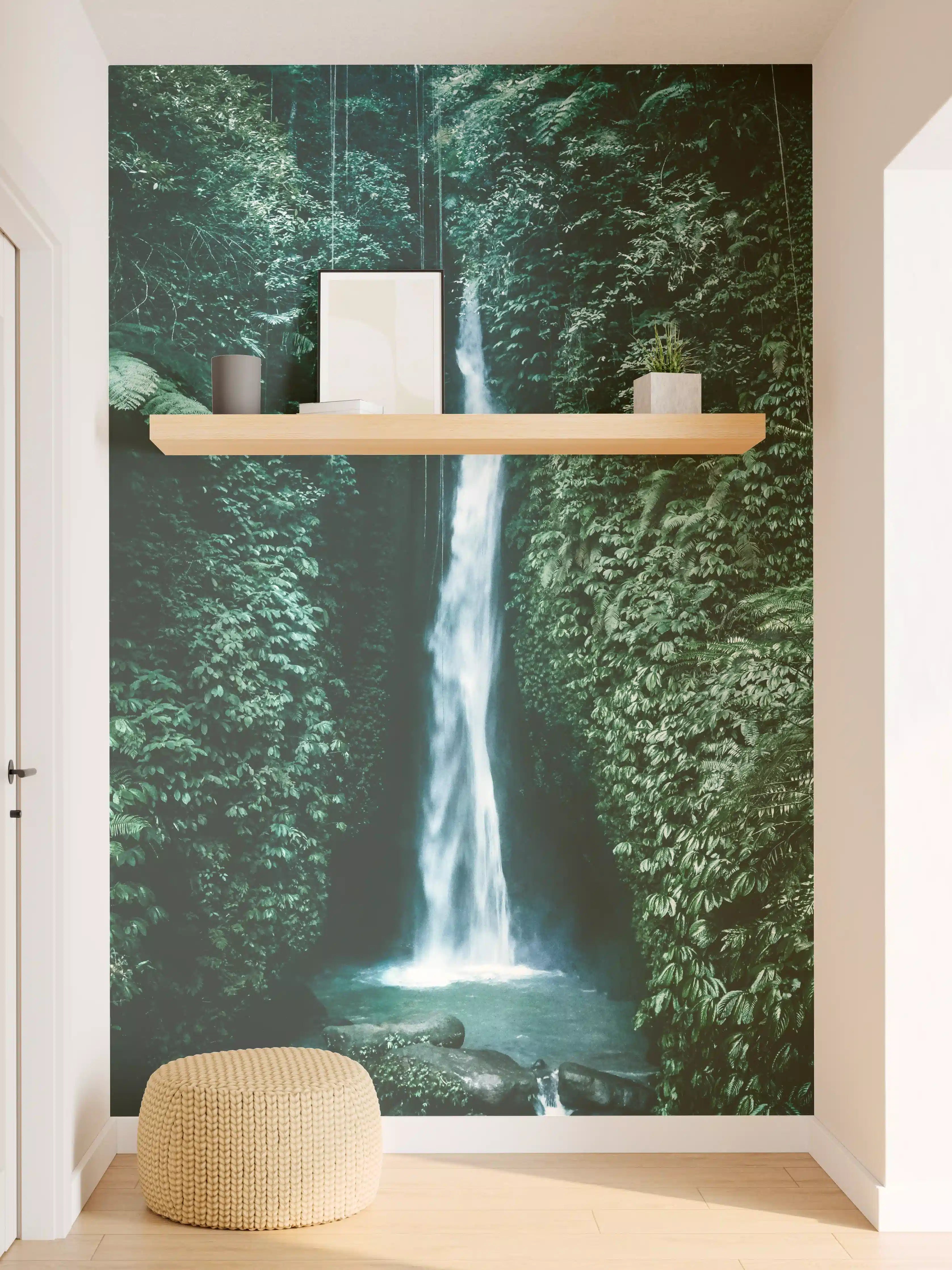 Wandverkleidung Flur - Mystischer Wasserfall im smaragtgrünen Dschungel
