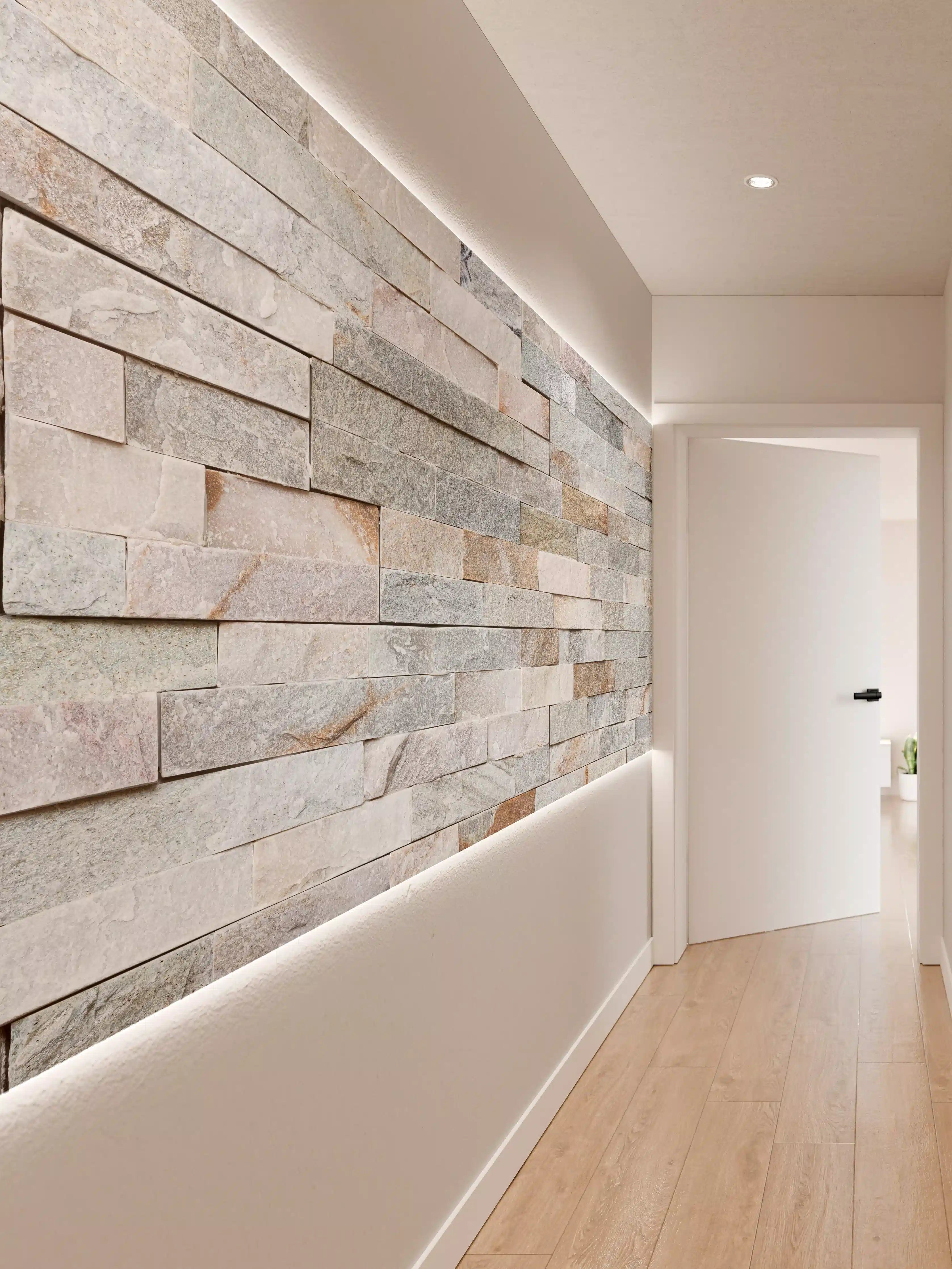 Wandverkleidung Flur - Natursteinwand in neutralen Tönen