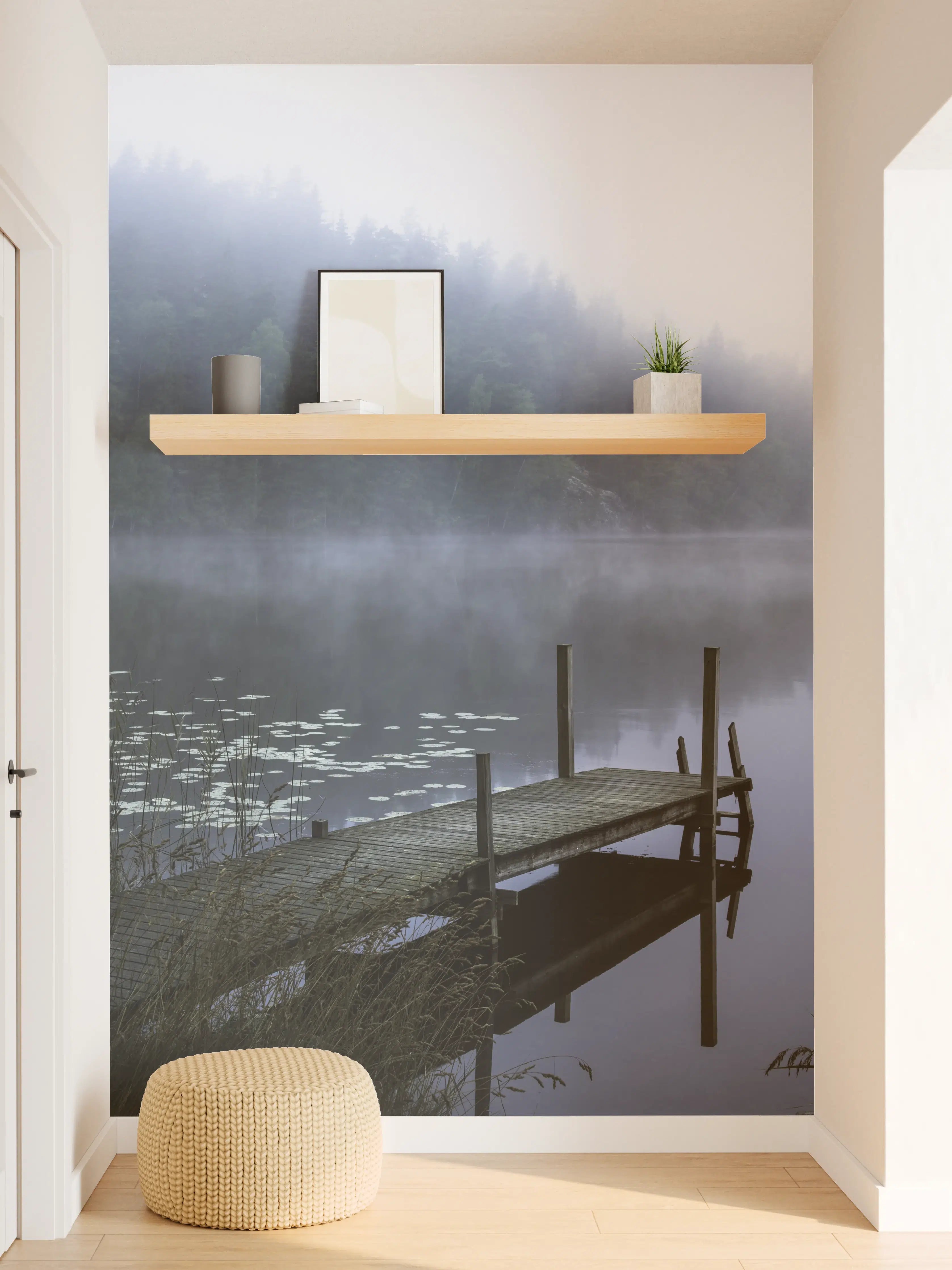 Wandverkleidung Flur - Nebel am ruhigen See mit Dock
