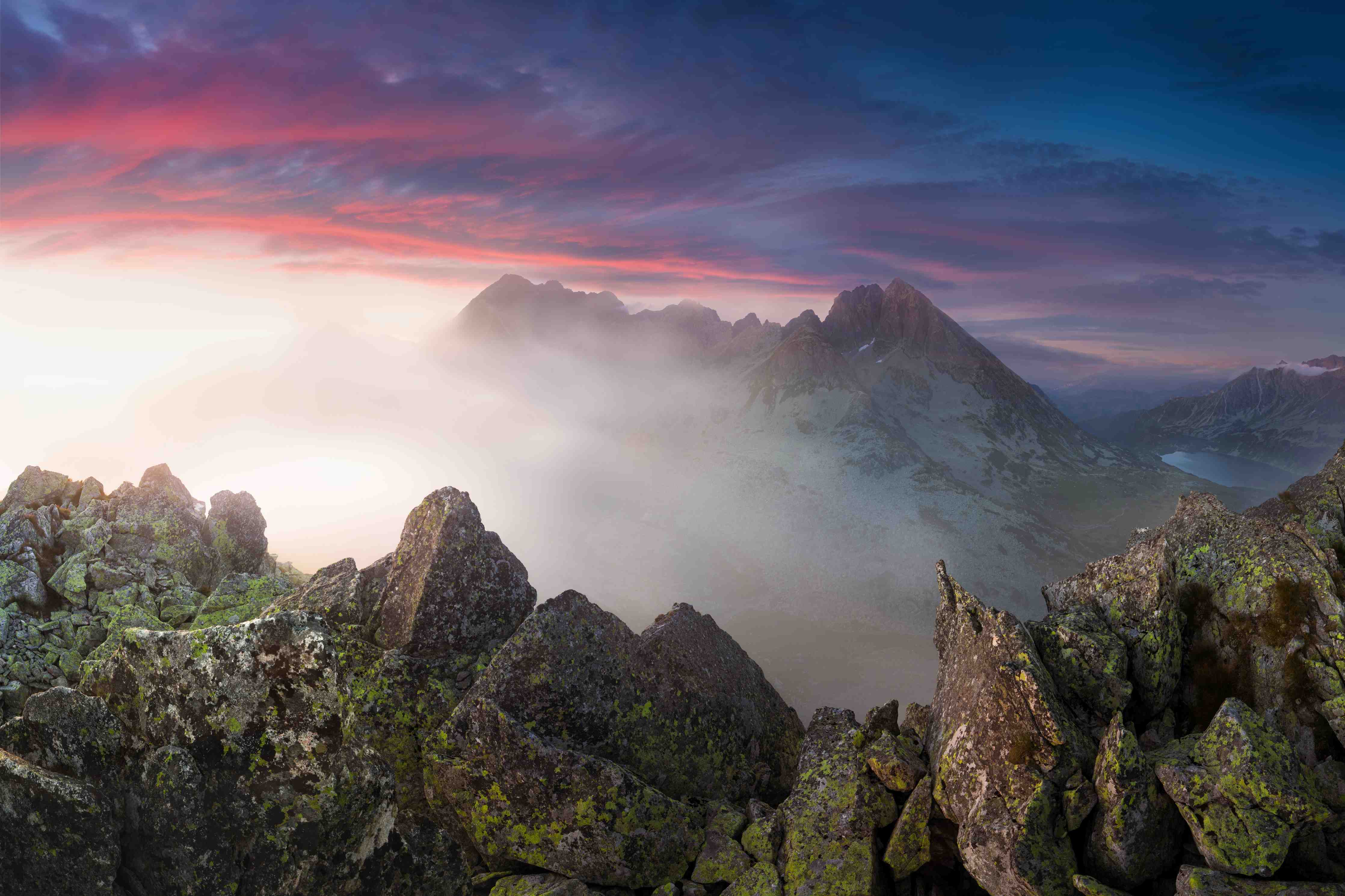 Wandverkleidung Flur-Nebeliger Blick auf Fairytale Berge, Slowakei