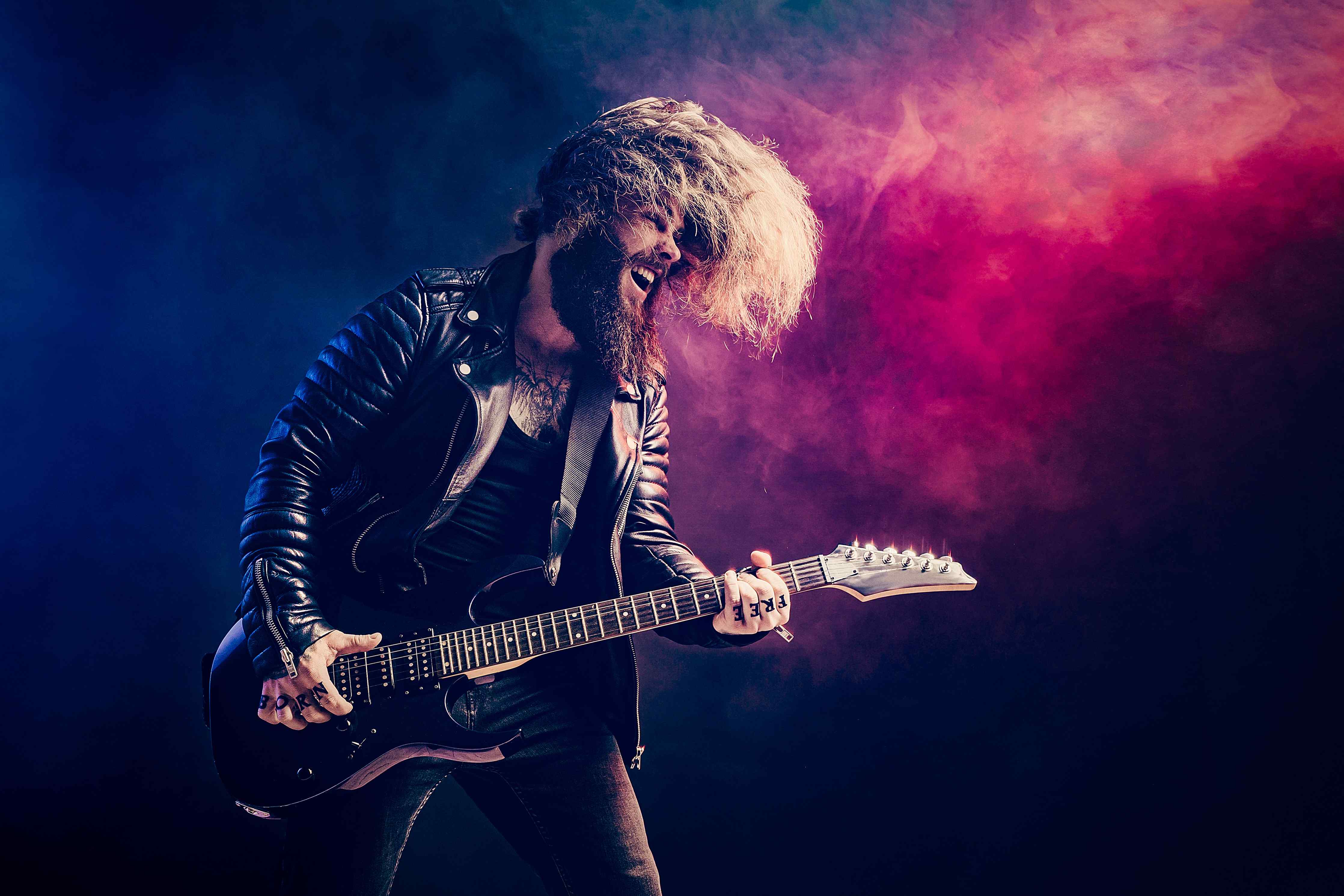Wandverkleidung Flur-Rock Musiker mit E-Gitarre bei Auftritt