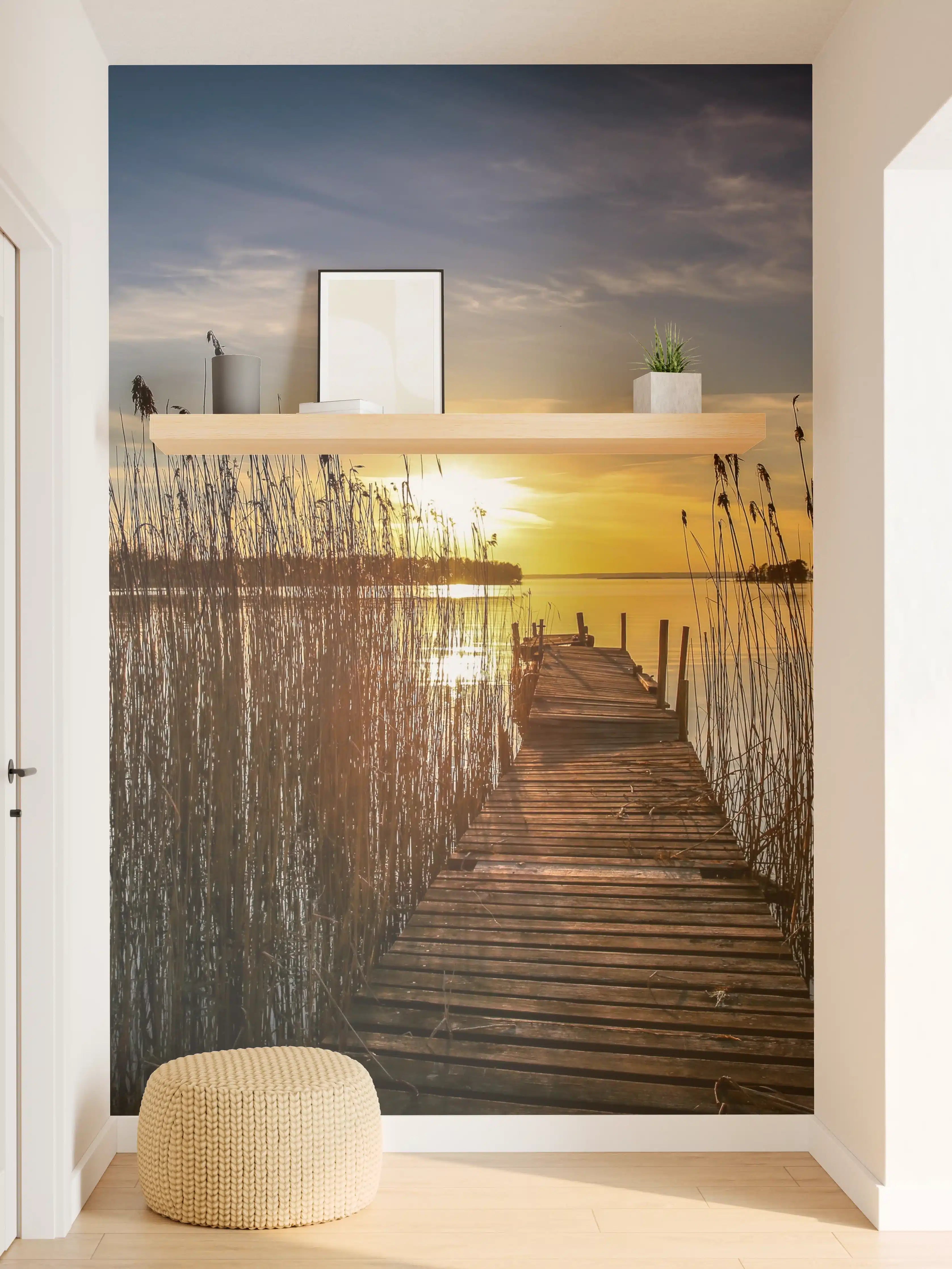 Wandverkleidung Flur - Romantischer Sonnenuntergang am Wasser mit Holzsteg