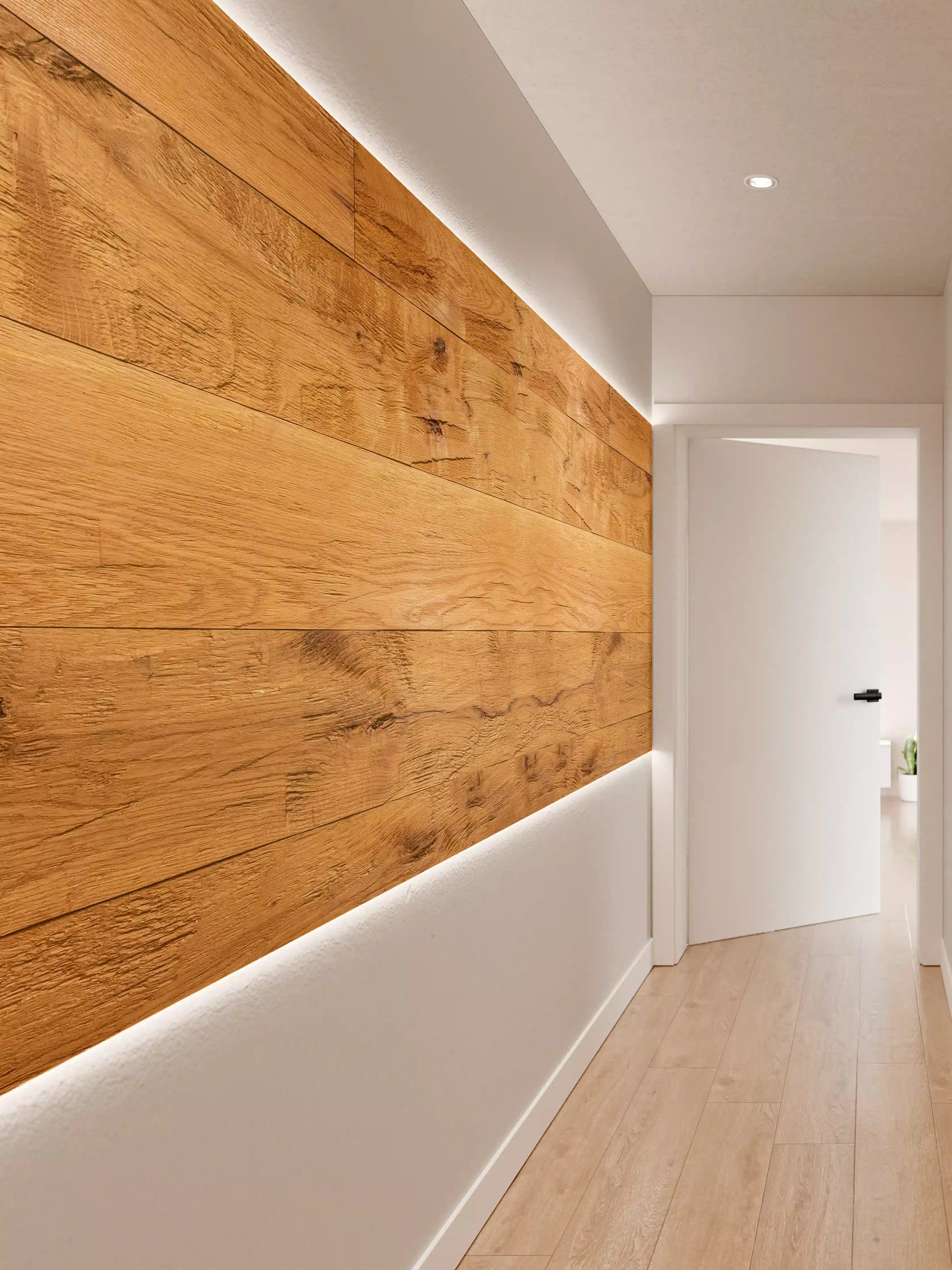 Wandverkleidung Flur - Rustikale Holzplatte