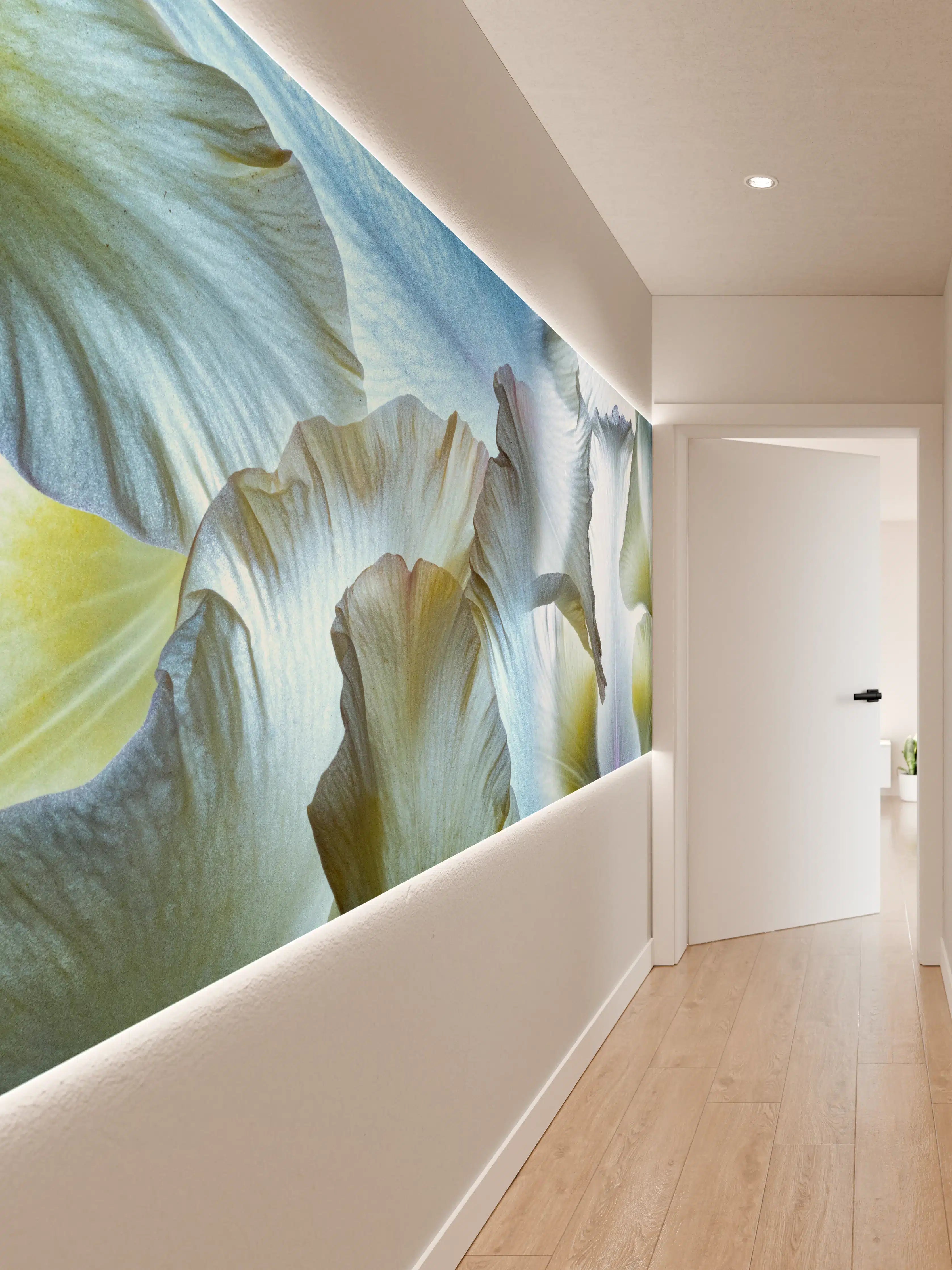 Wandverkleidung Flur - Sanfte Blumen in Blau und Gelb