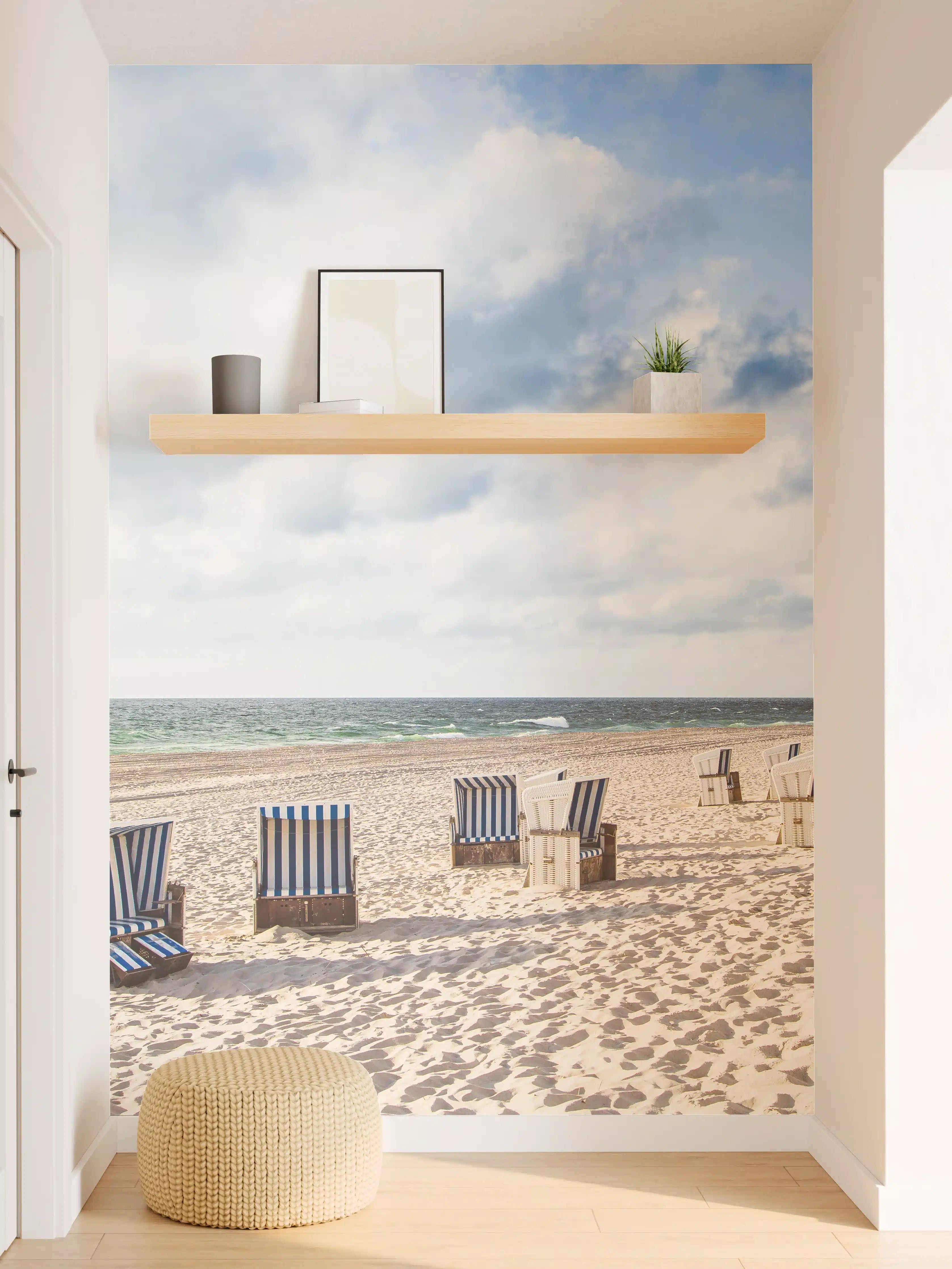 Wandverkleidung Flur - Schöne Strandliegestühle in Blau und Weiß