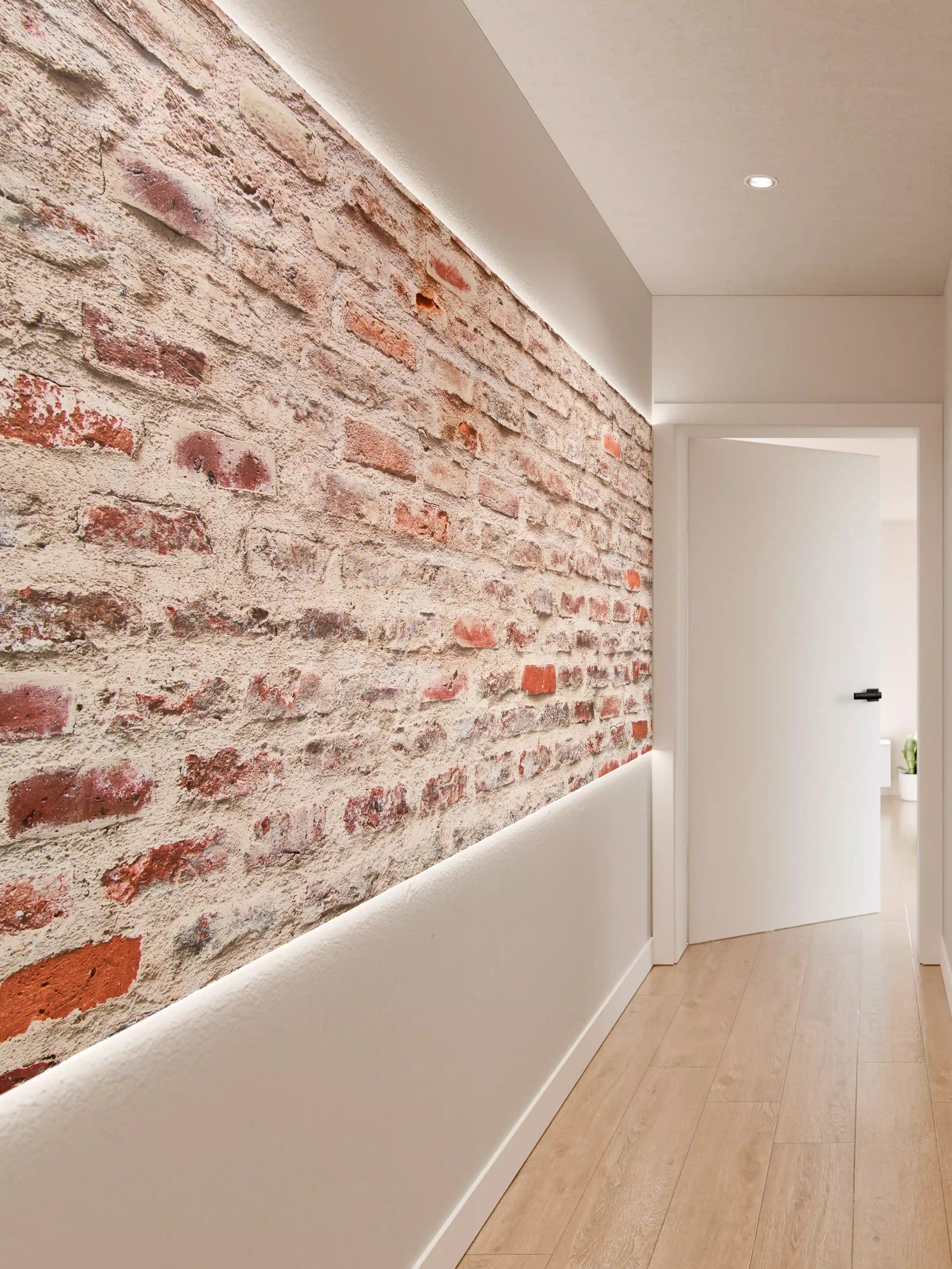 Wandverkleidung Flur - Sehr alte kaputte Steinmauer