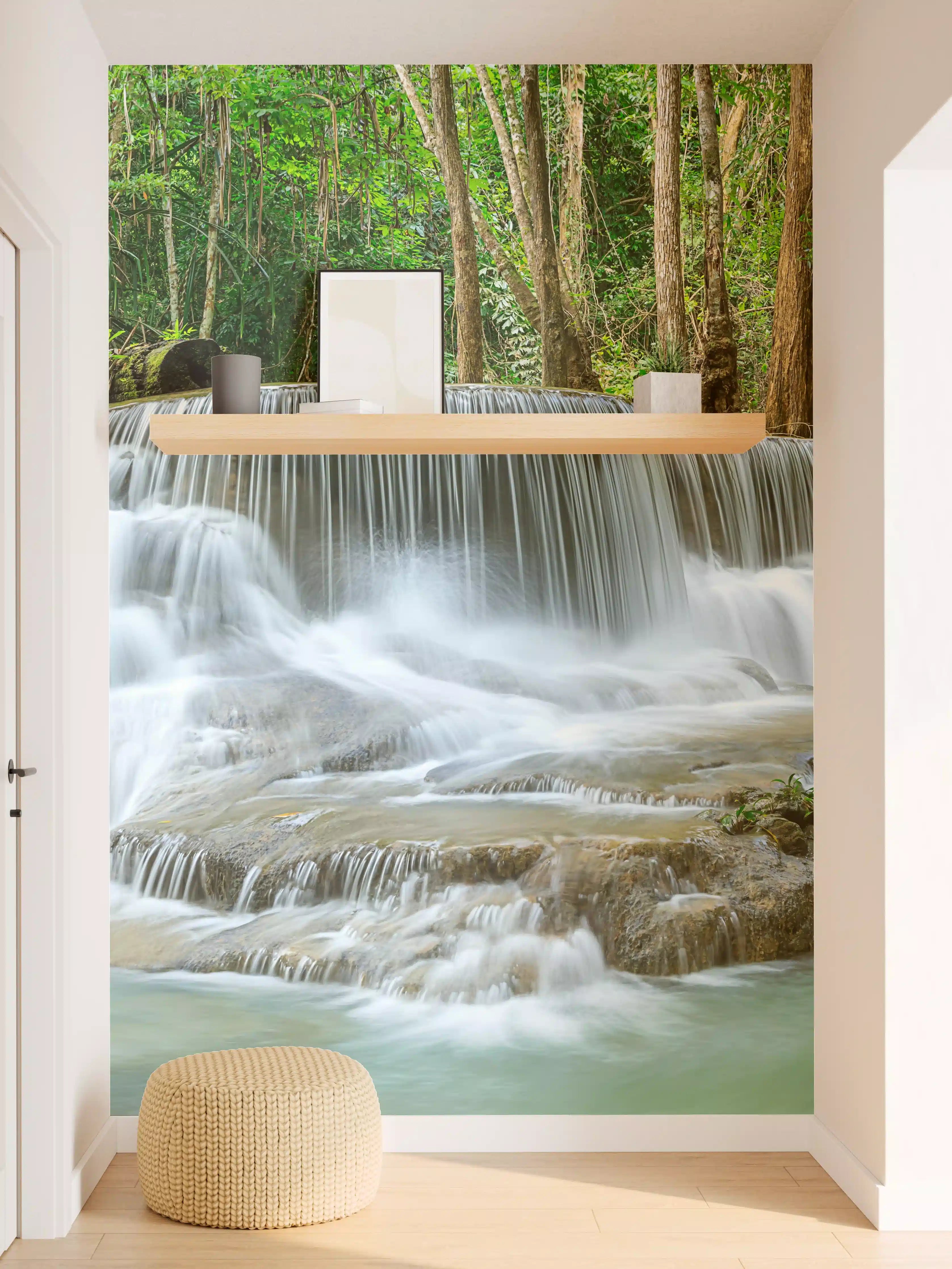 Wandverkleidung Flur - Türkisgrüner Wasserfall im Wald